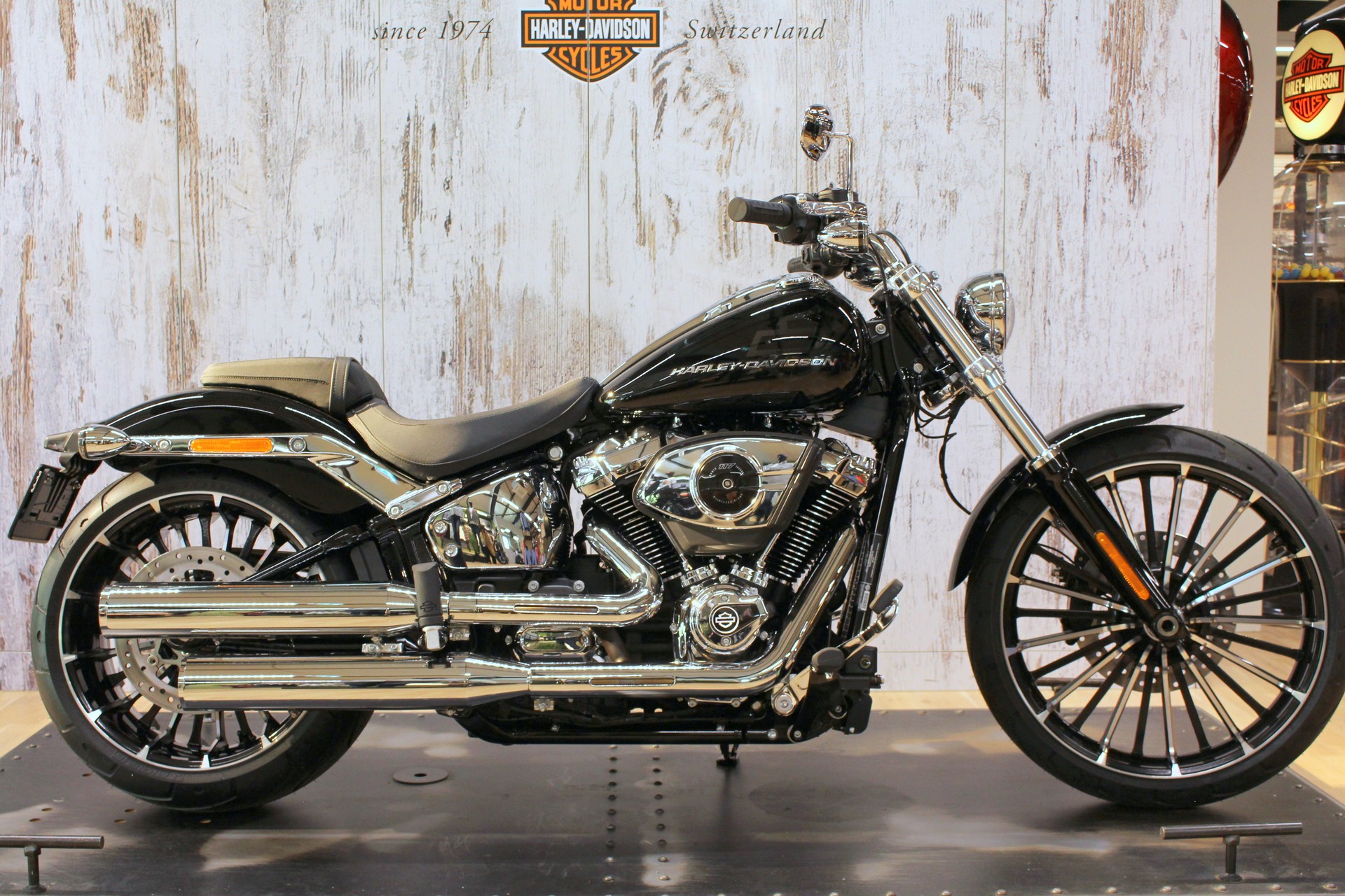 HARLEY-DAVIDSON FXBR Breakout 117-image-1