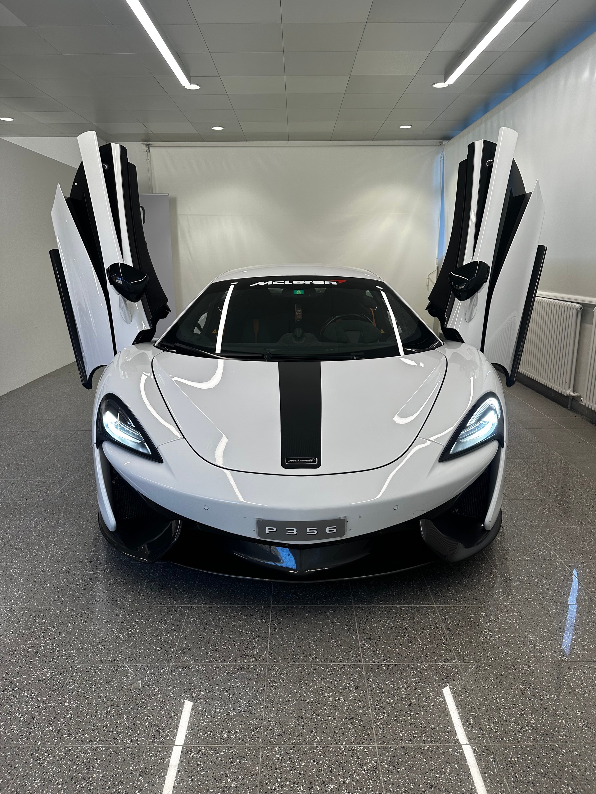 McLAREN 570S Coupé 3.8 V8-image-11