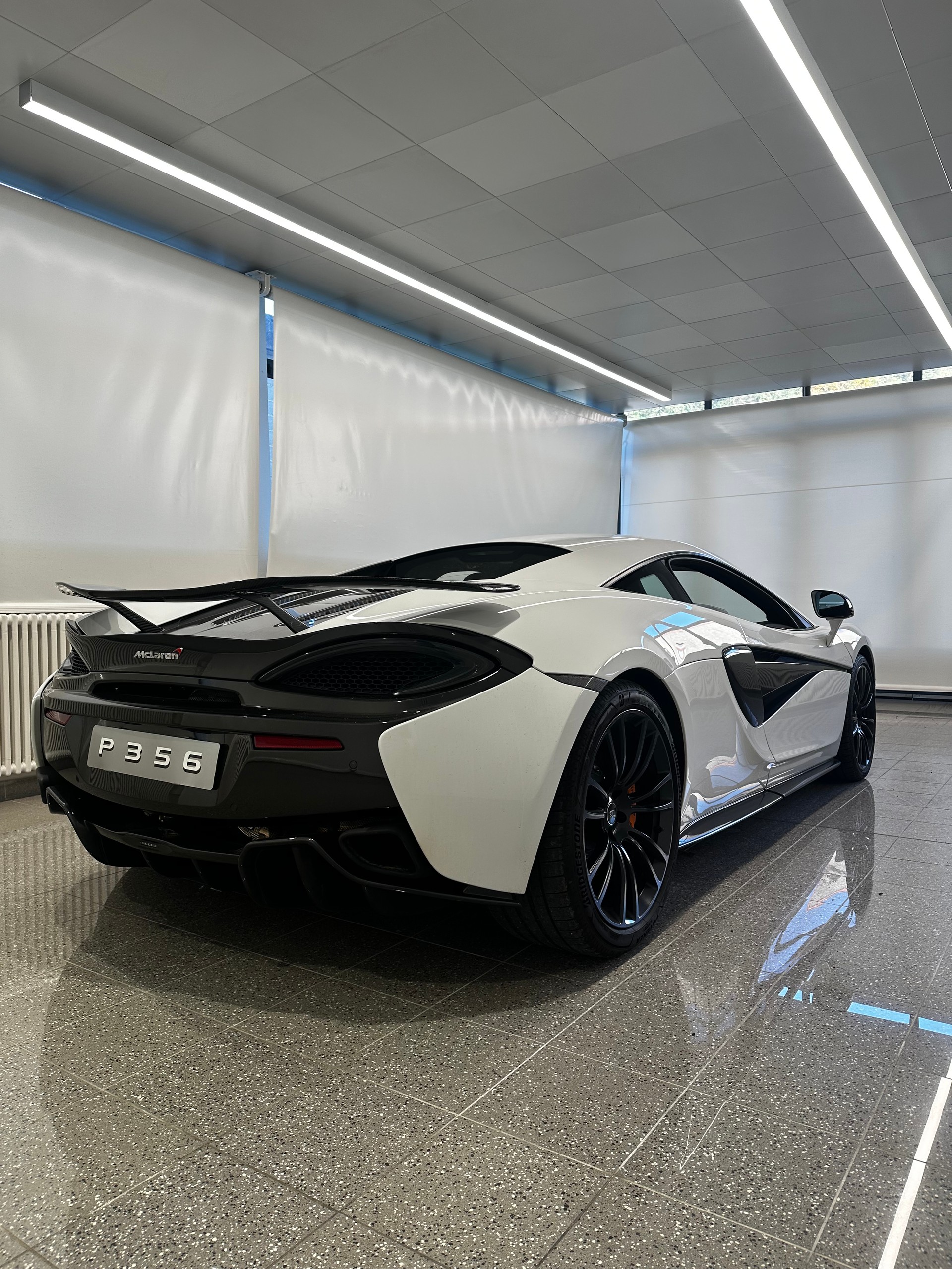 McLAREN 570S Coupé 3.8 V8-image-4