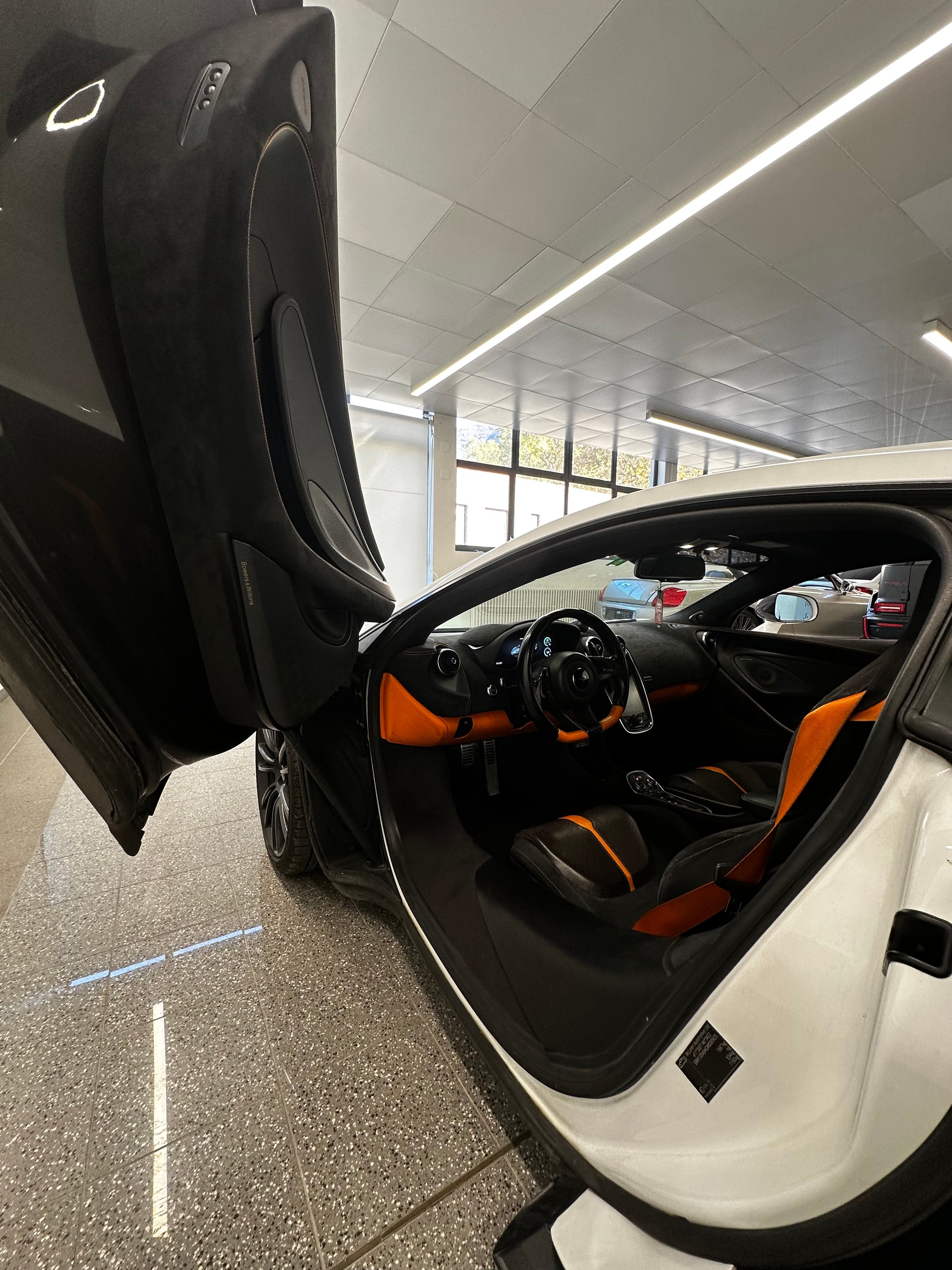 McLAREN 570S Coupé 3.8 V8-image-7