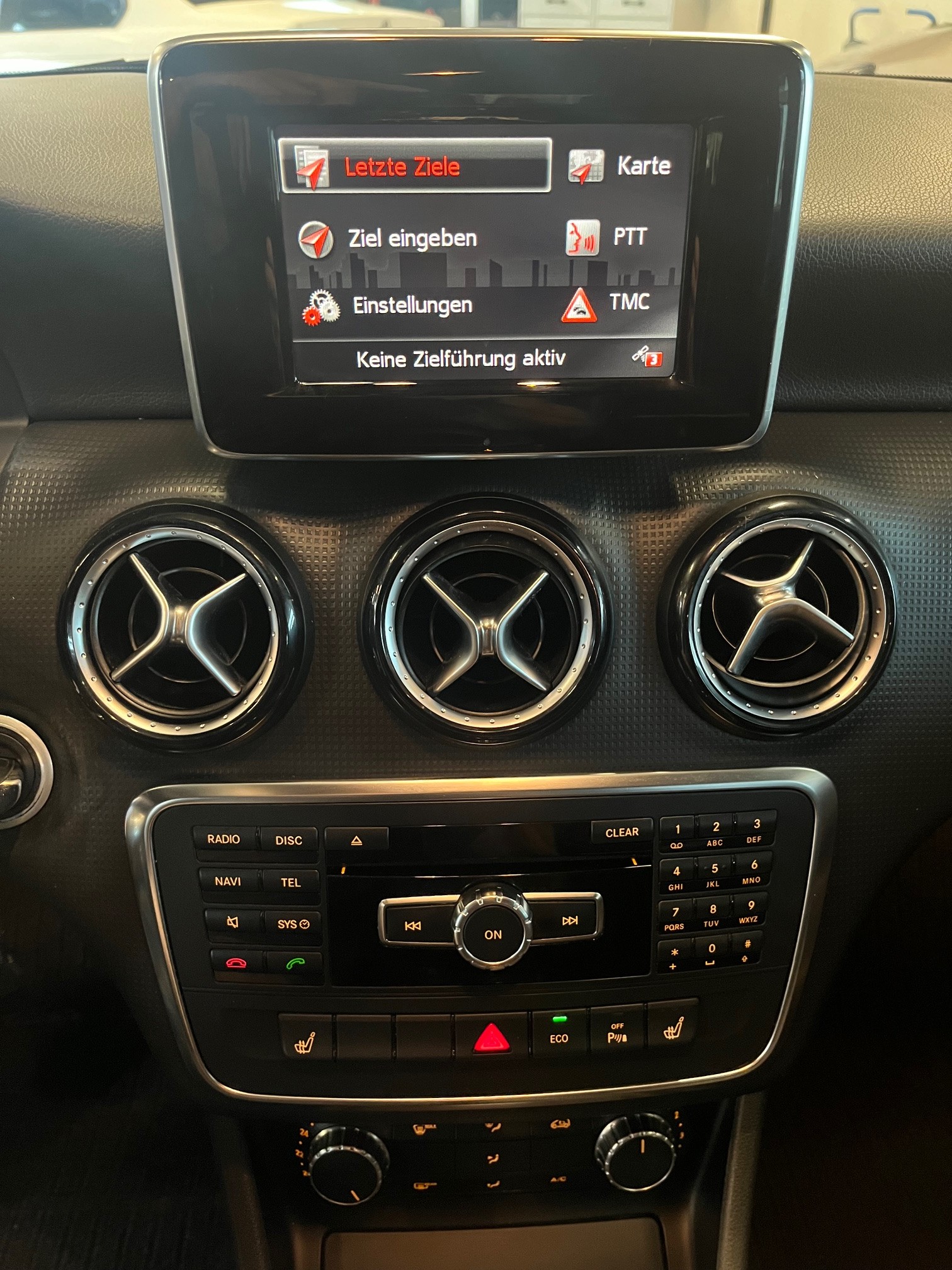MERCEDES-BENZ A 180 Style-image-12