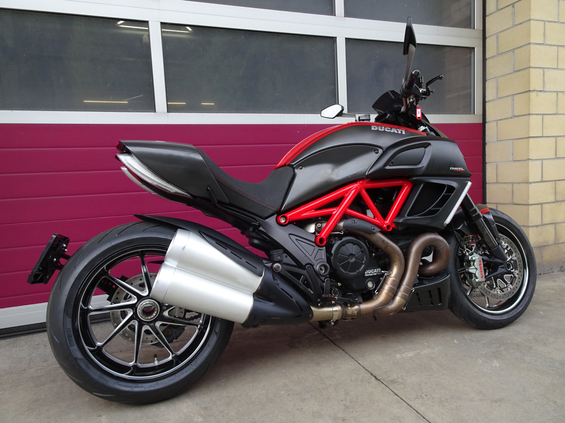 DUCATI Diavel 1200 Carbon-image-8