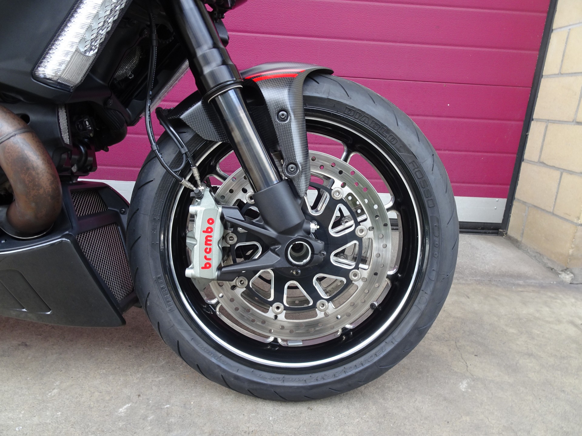 DUCATI Diavel 1200 Carbon-showroom-element-1