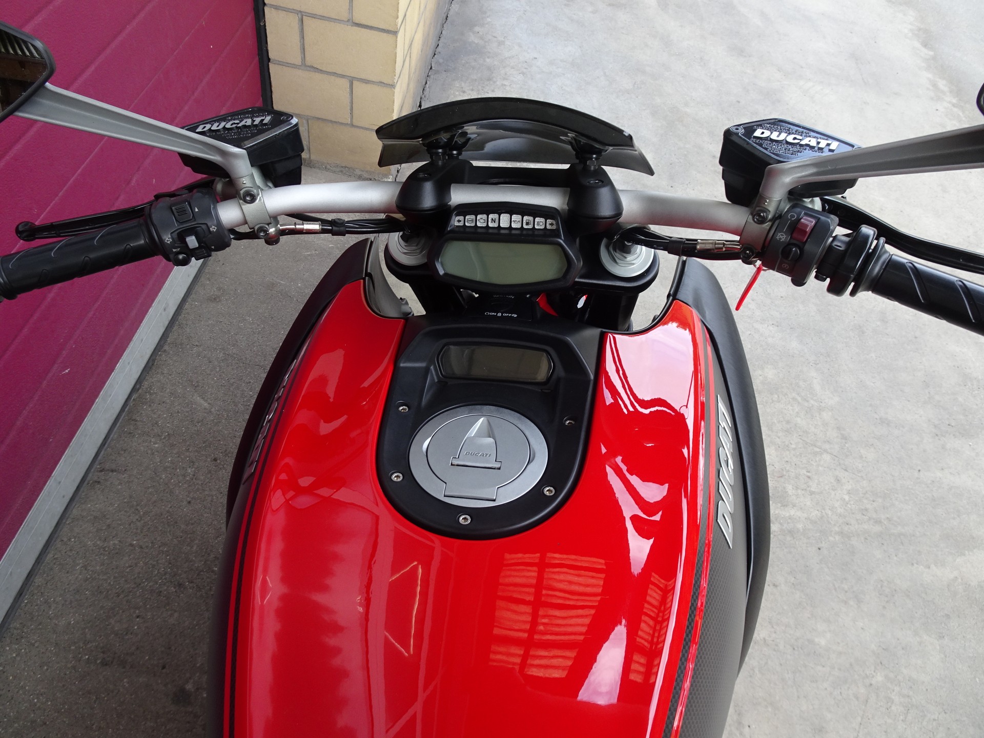 DUCATI Diavel 1200 Carbon-image-5