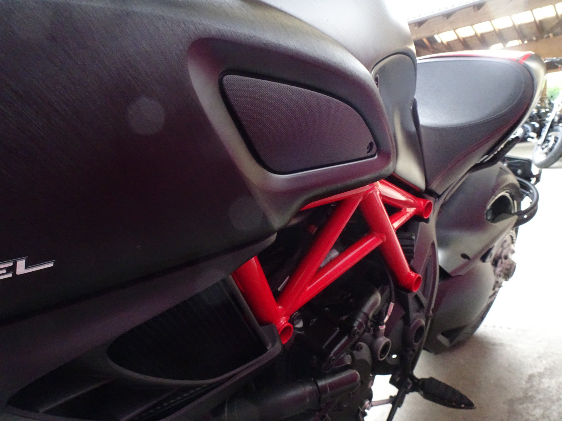 DUCATI Diavel 1200 Carbon-image-12
