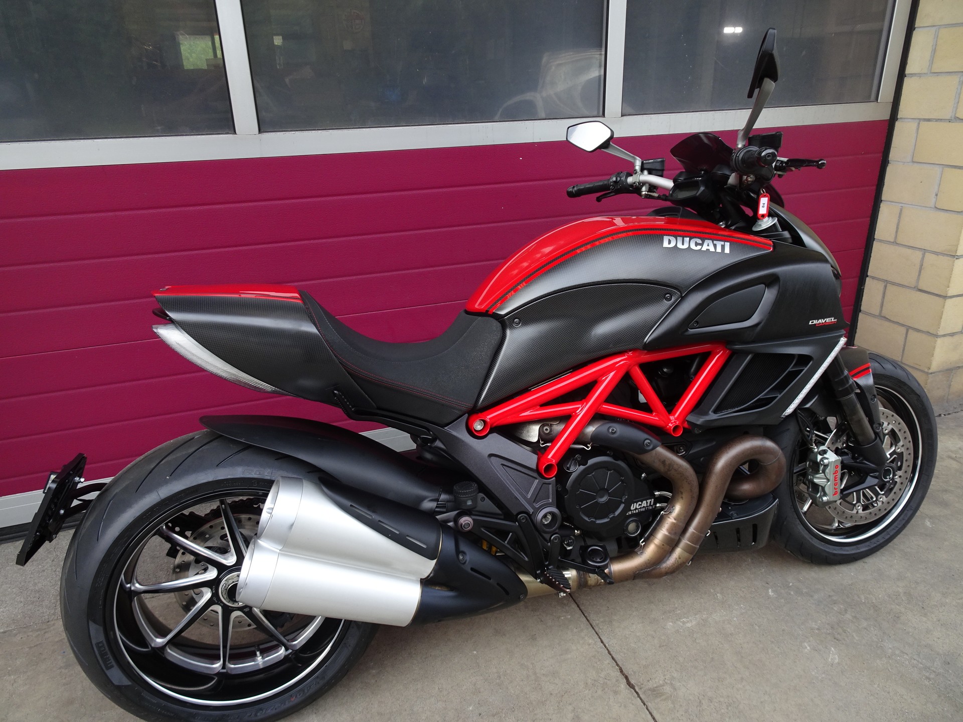 DUCATI Diavel 1200 Carbon-showroom-element-3