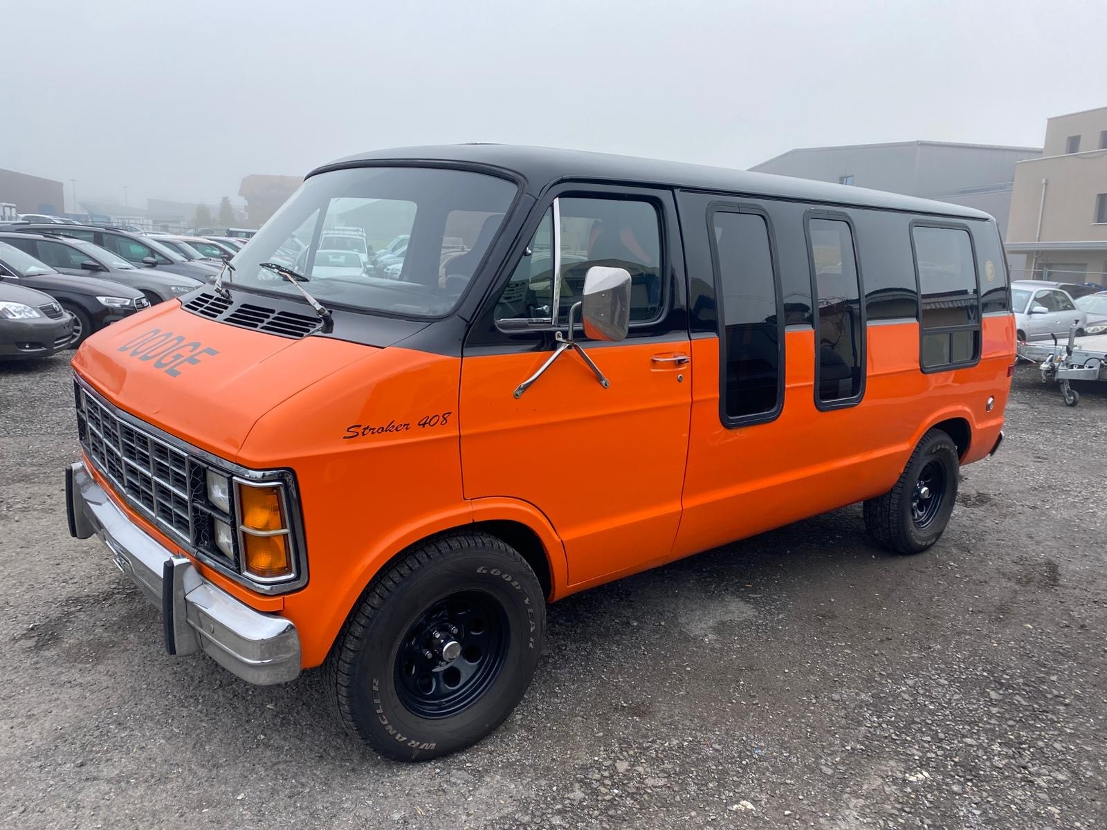 DODGE B200-image-1