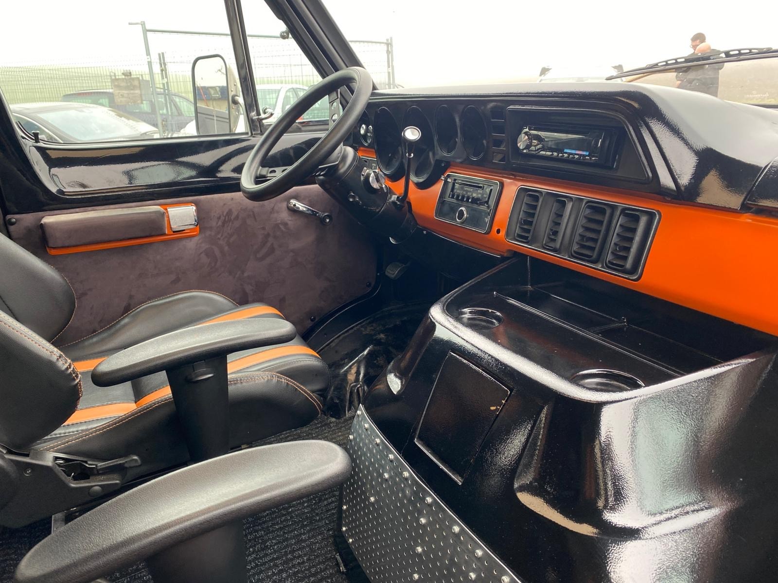 DODGE B200-image-13