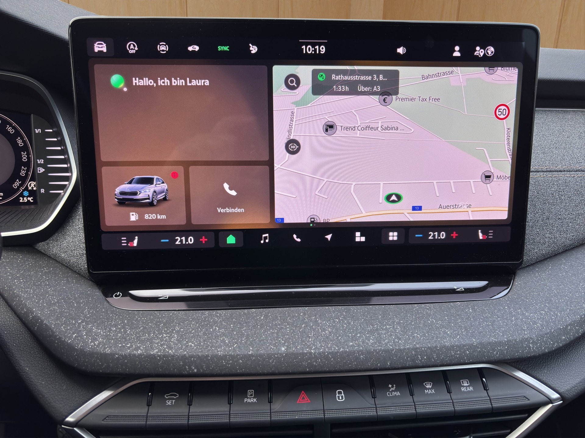SKODA Octavia Combi 2.0 TDI DSG Selection-image-12