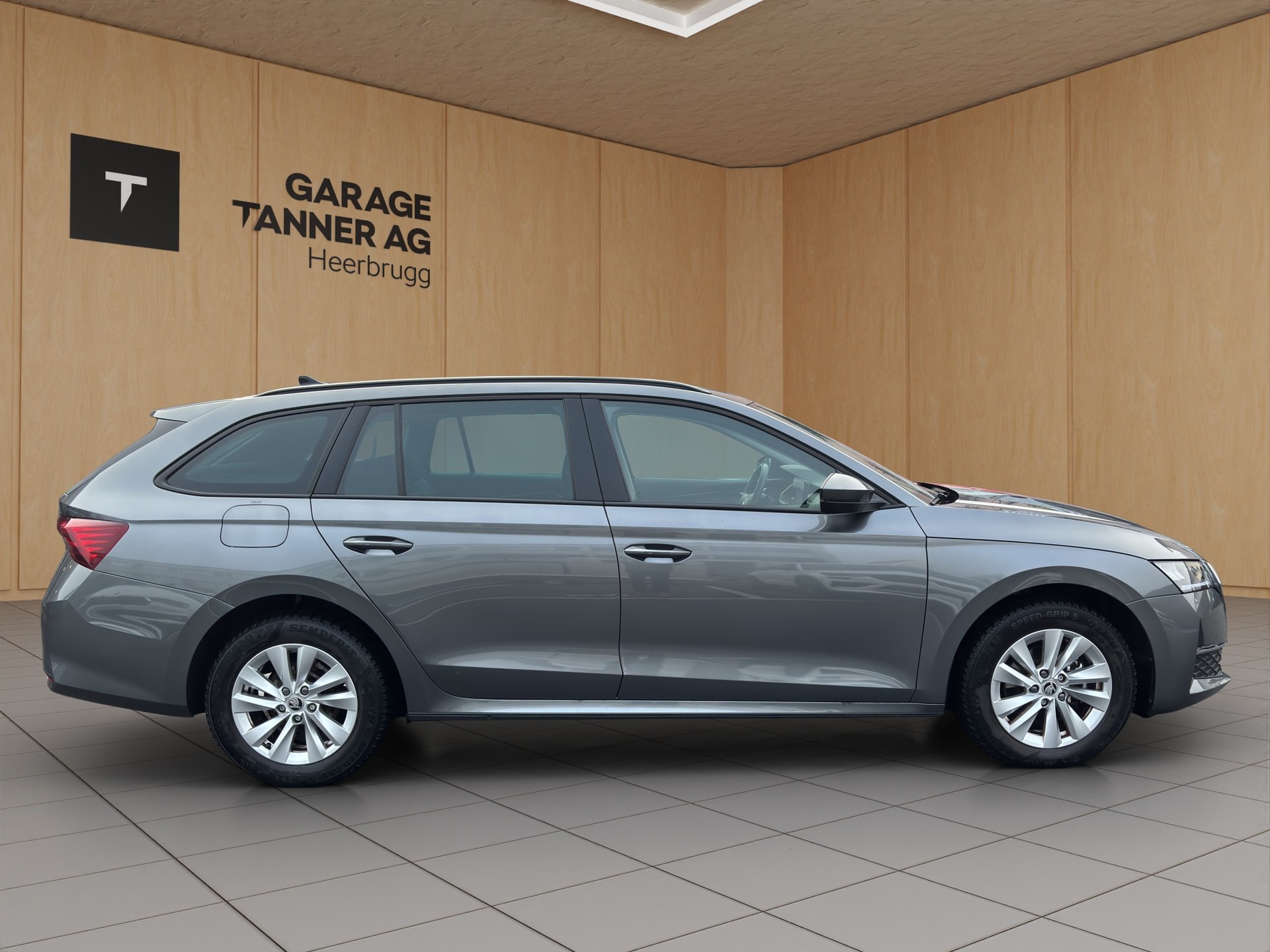 SKODA Octavia Combi 2.0 TDI DSG Selection-showroom-element-3