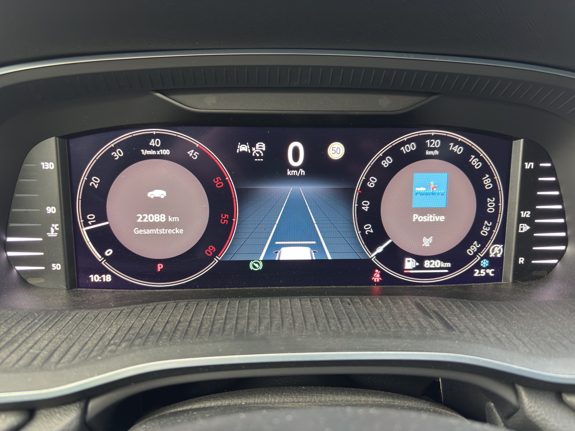 SKODA Octavia Combi 2.0 TDI DSG Selection-image-10