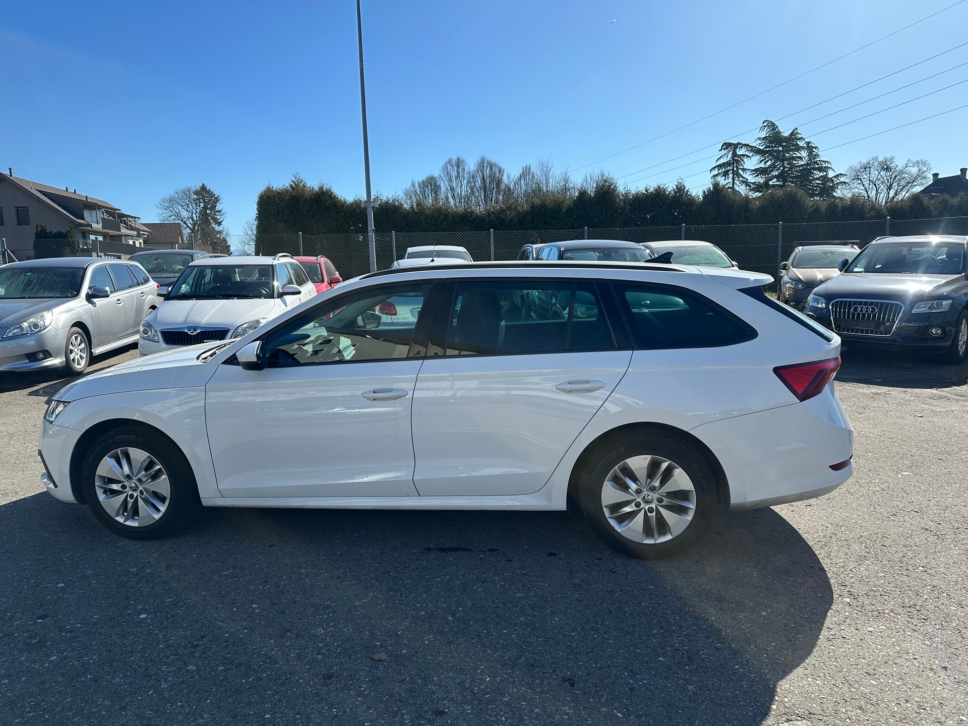 SKODA Octavia Combi 2.0 TDI DSG Style-image-3