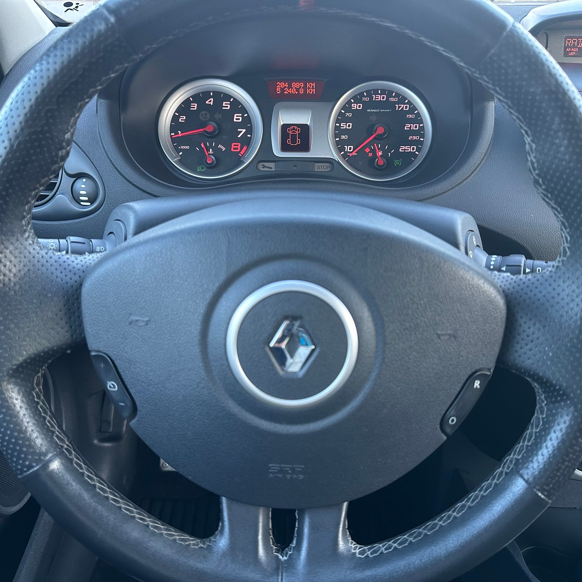 RENAULT Clio 2.0 16V Sport-image-11