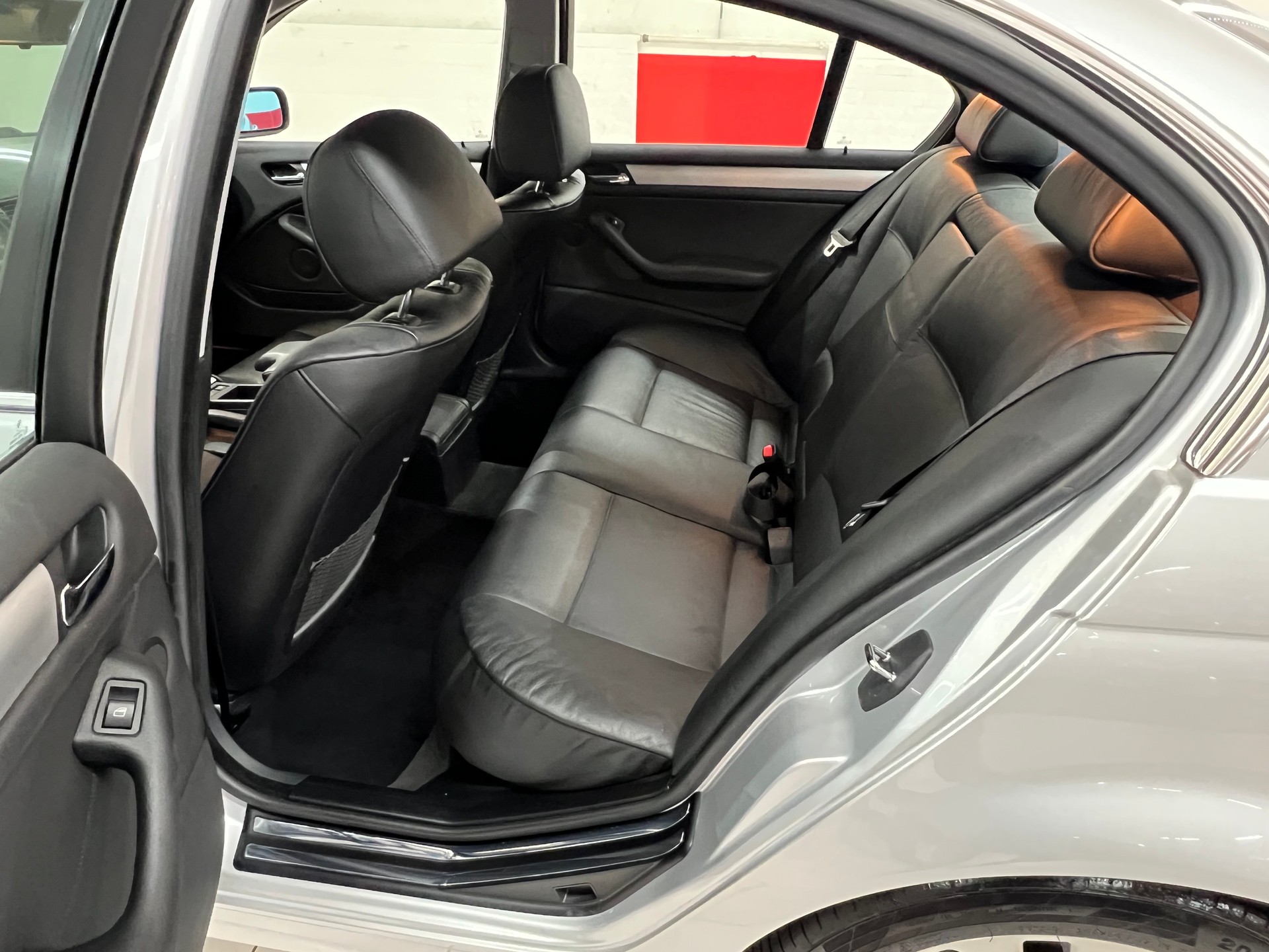 BMW 330XI-image-15
