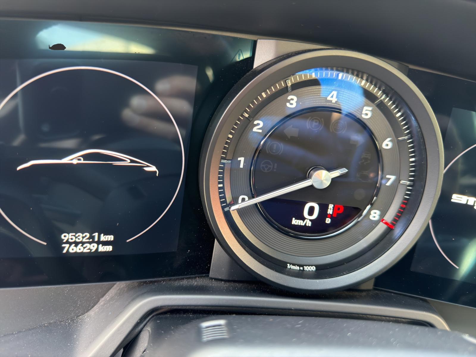 PORSCHE 911 Carrera 4 PDK-image-9