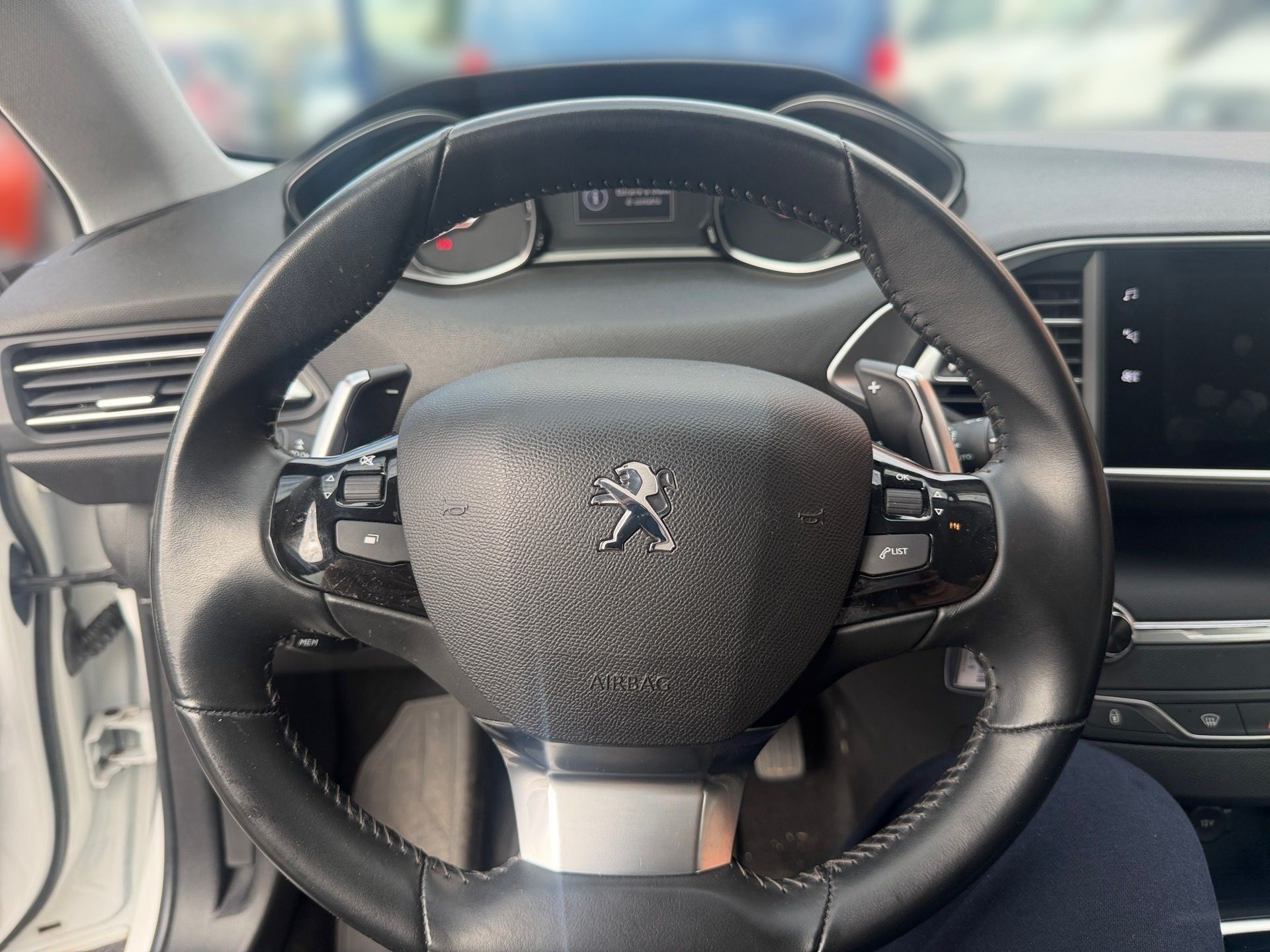 PEUGEOT 308 1.2 Pure Tech Active Pack EAT8-image-8