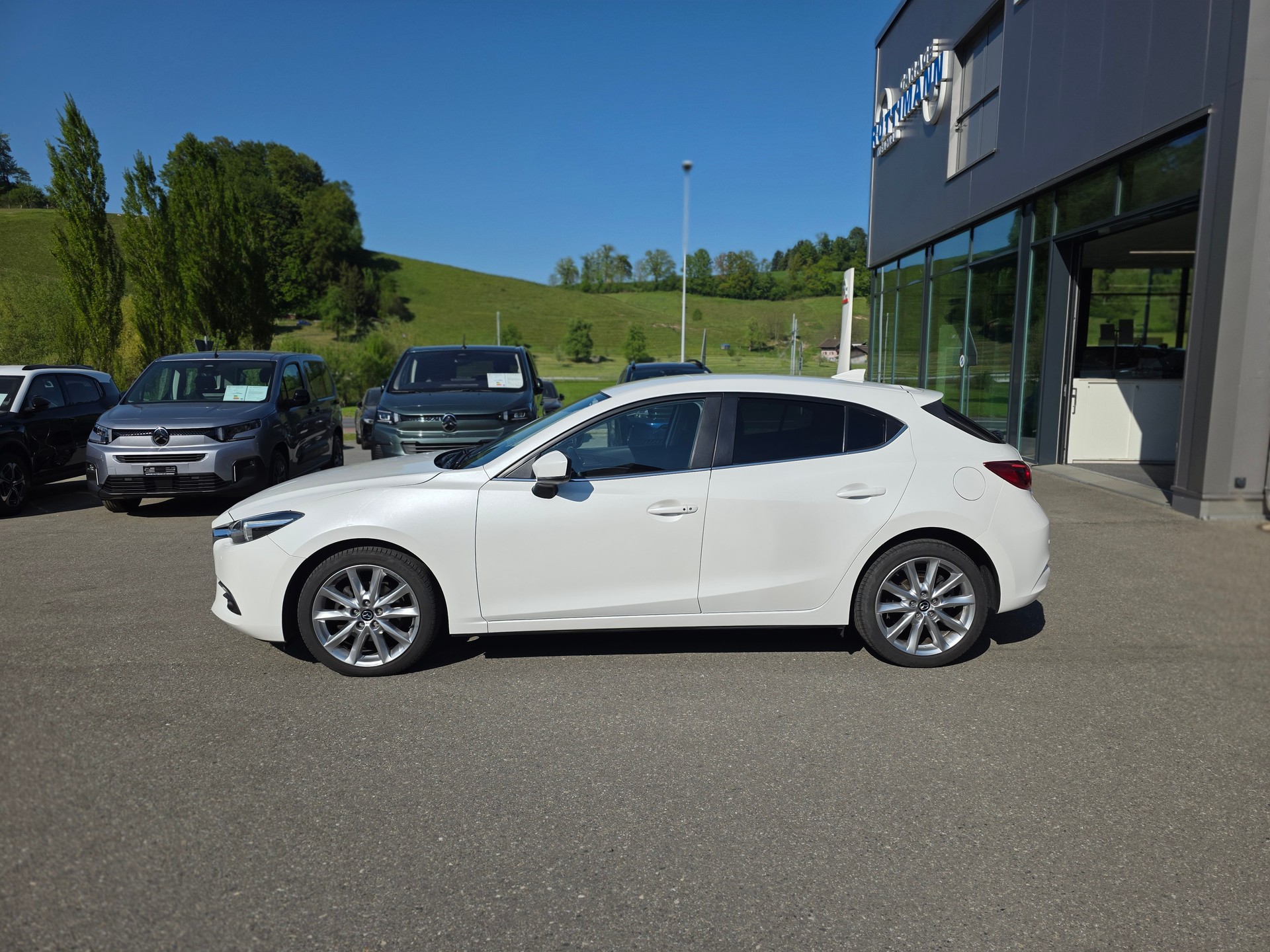 MAZDA 3 SKYACTIV-D 150 Revolution-image-1