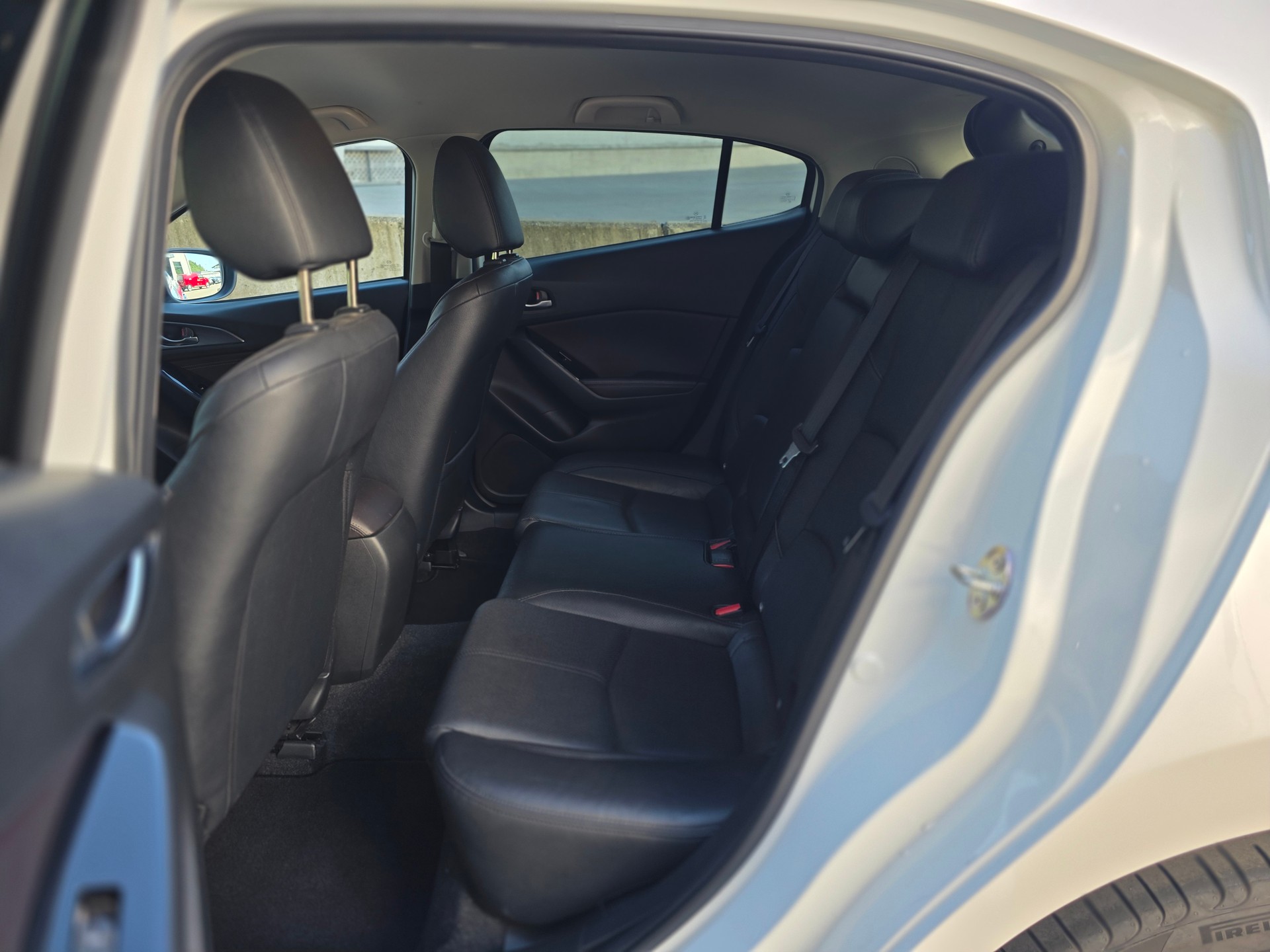 MAZDA 3 SKYACTIV-D 150 Revolution-image-10