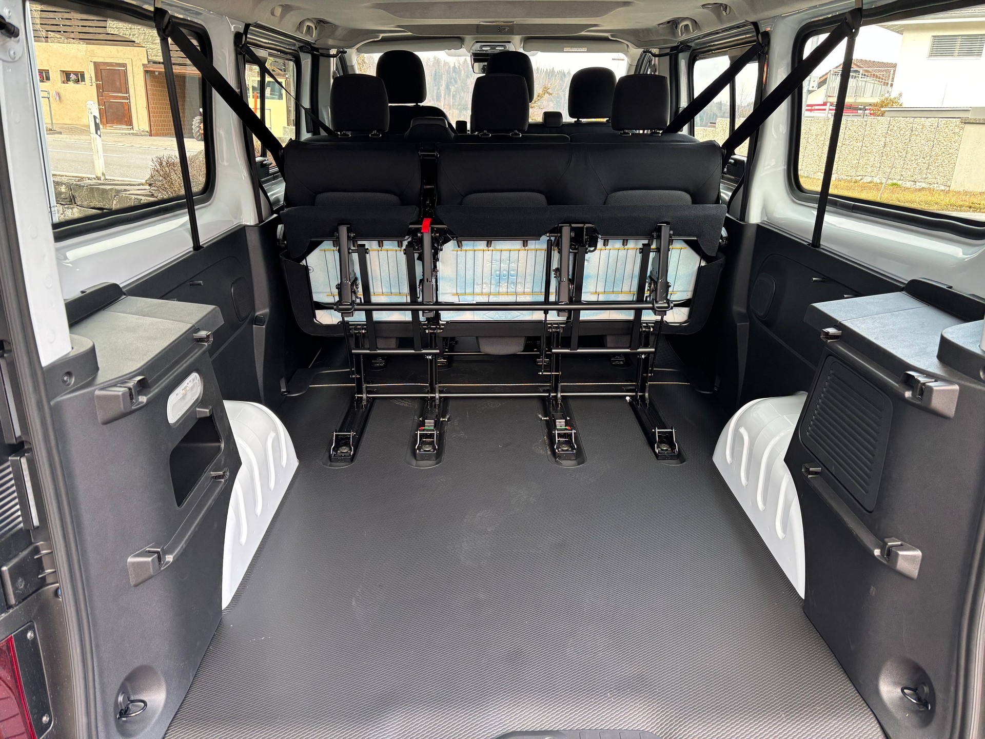NISSAN Primastar 150 3.0L2H1 N-Connecta 9 Plätze-image-6