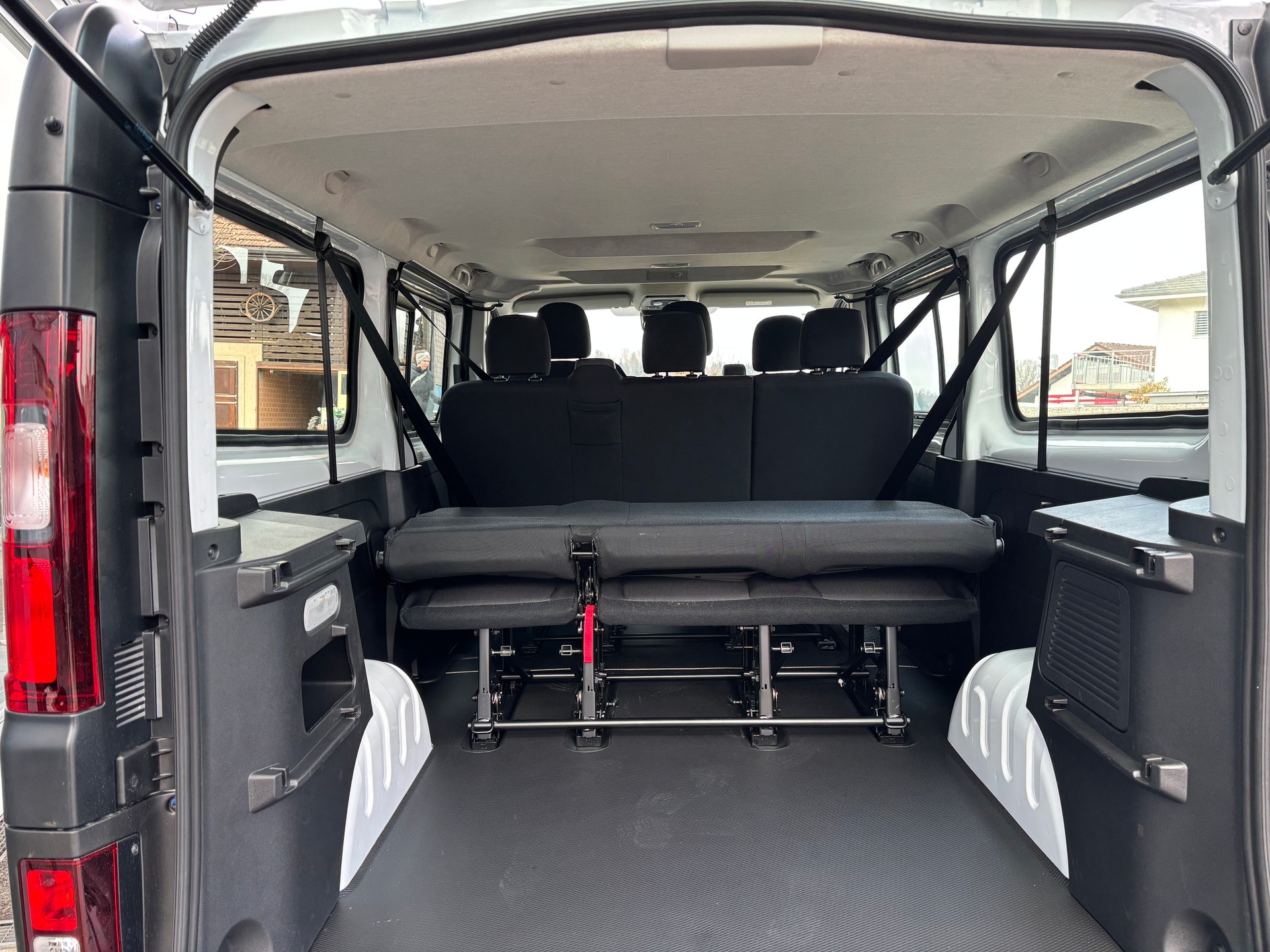NISSAN Primastar 150 3.0L2H1 N-Connecta 9 Plätze-image-5