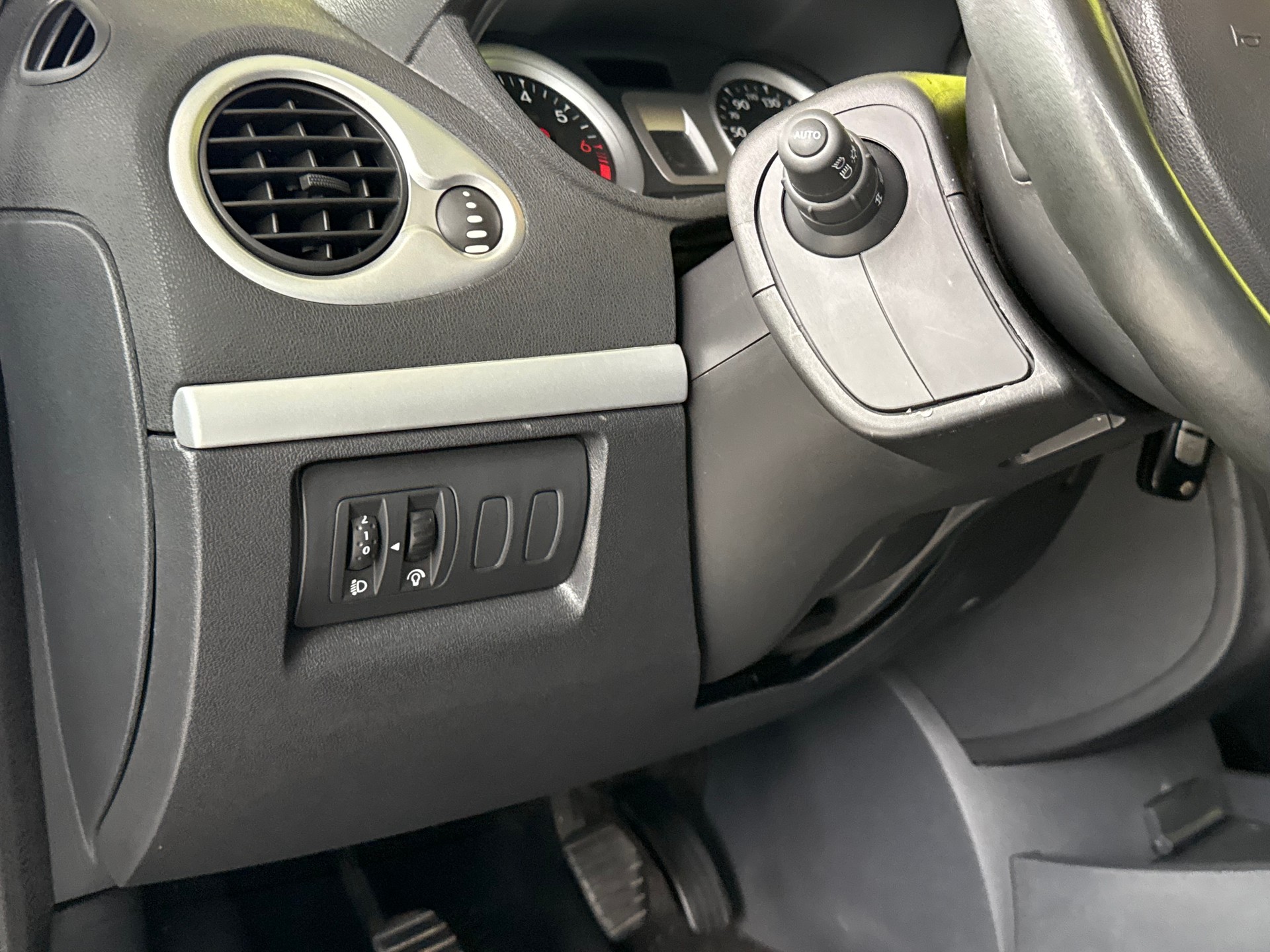 RENAULT Clio Grandtour 1.2 16V Turbo Dynamique-image-11
