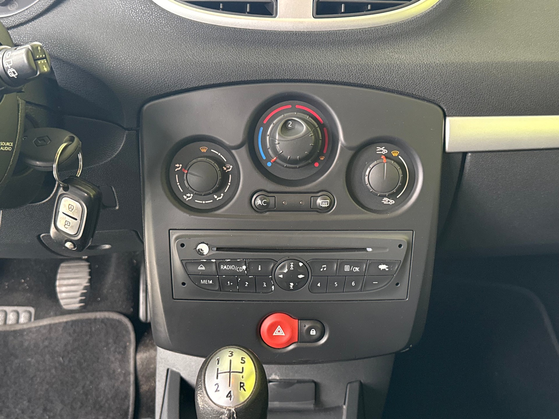 RENAULT Clio Grandtour 1.2 16V Turbo Dynamique-image-12