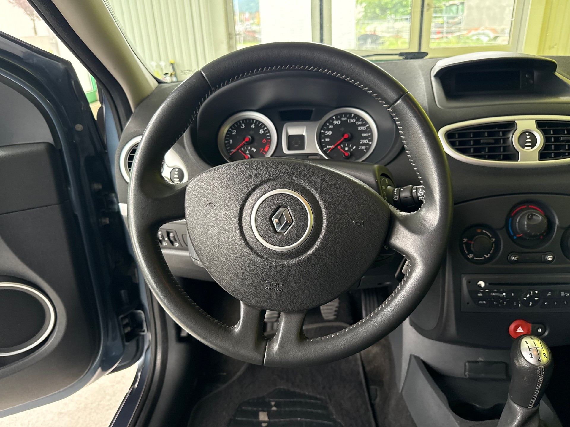 RENAULT Clio Grandtour 1.2 16V Turbo Dynamique-image-9
