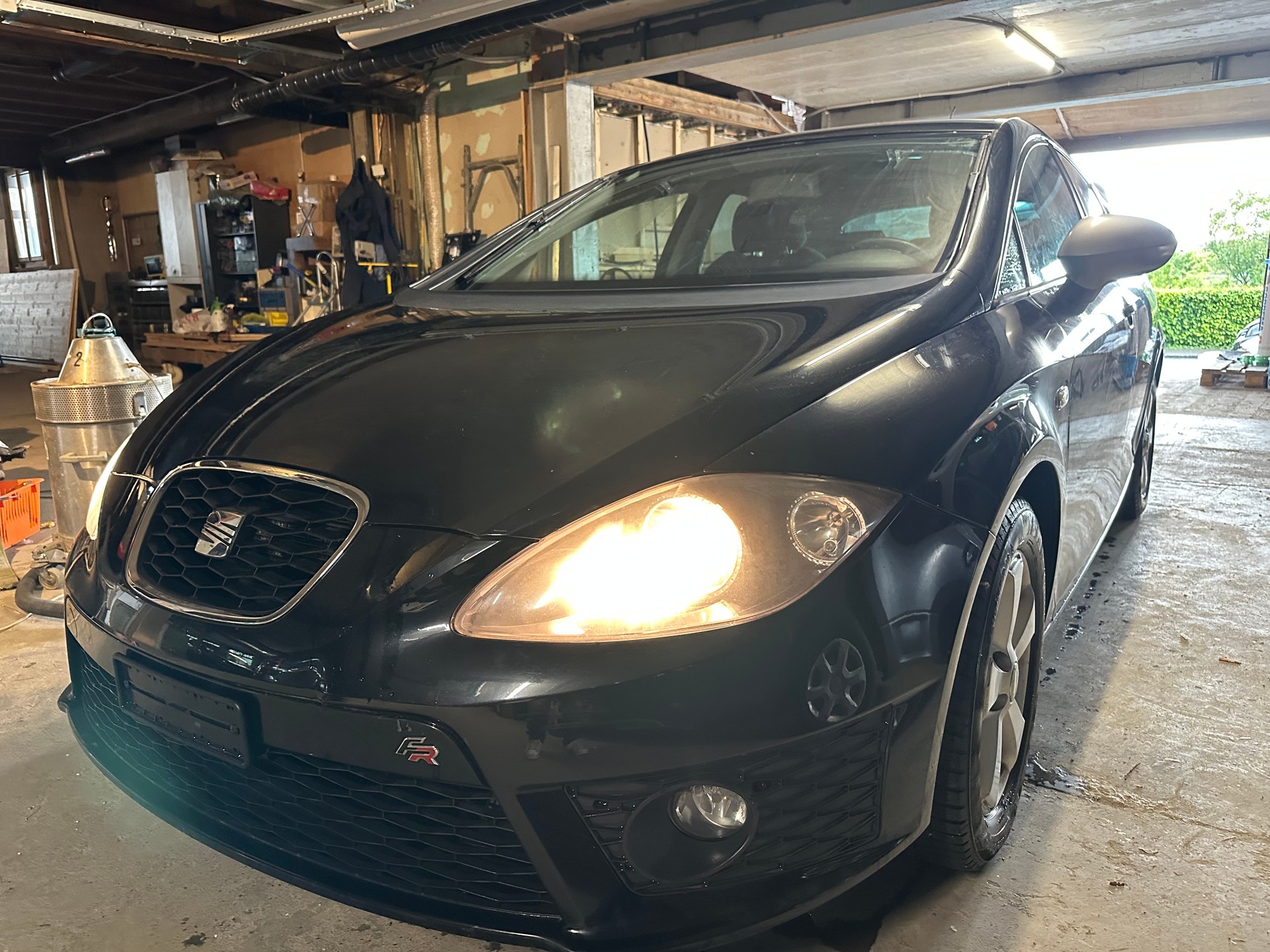 SEAT Leon 2.0 TSI FR DSG-image-1