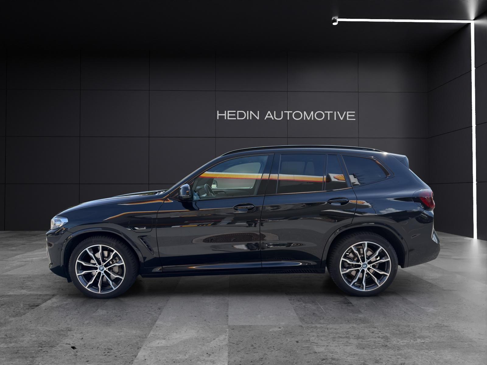 BMW X3 30e xDrive-showroom-element-3