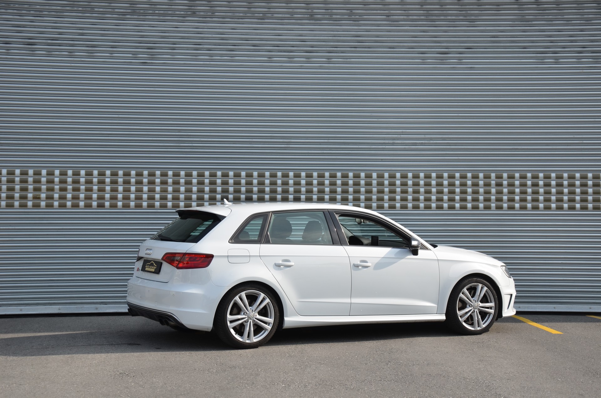 AUDI S3 Sportback 2.0 TFSI quattro S-tronic-showroom-element-3