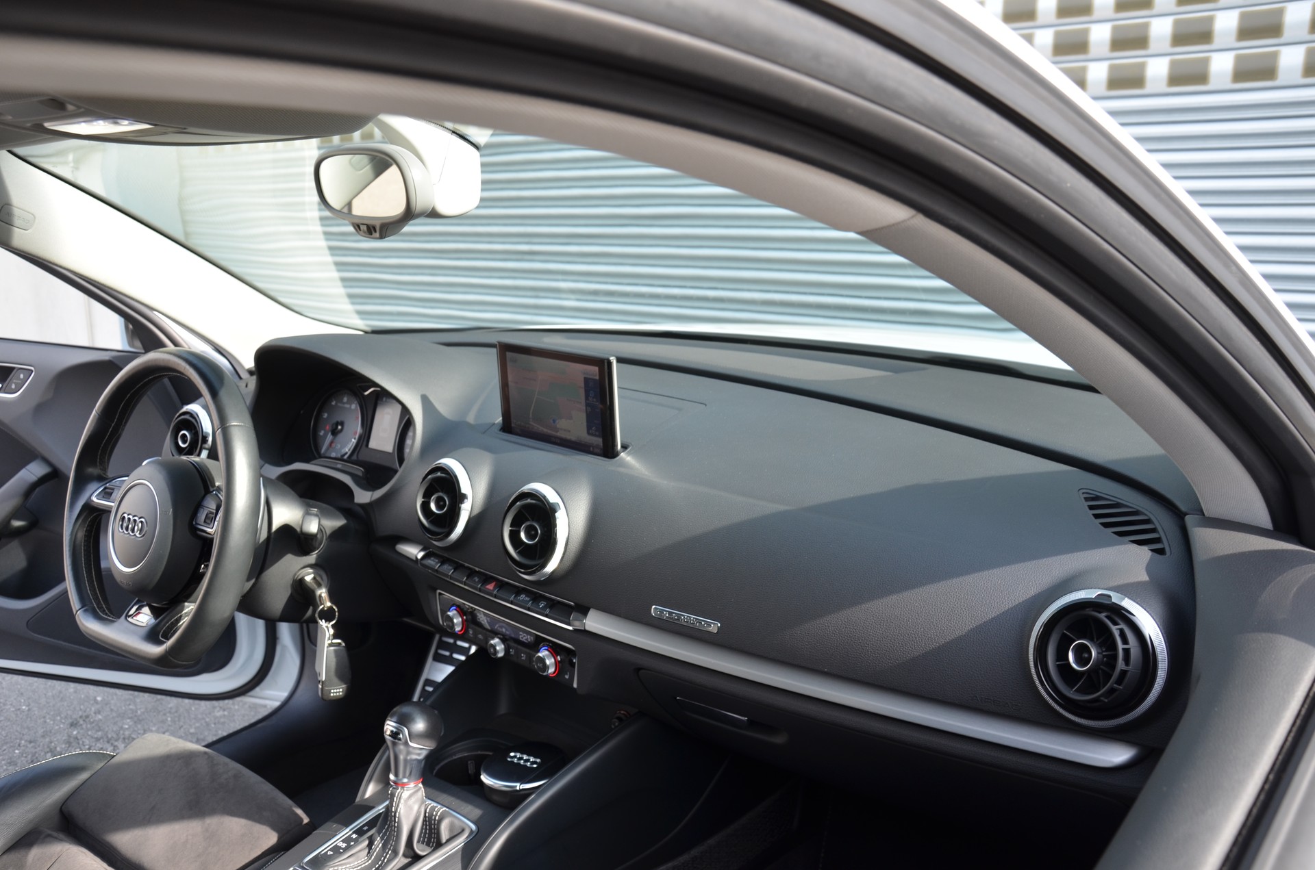 AUDI S3 Sportback 2.0 TFSI quattro S-tronic-image-14