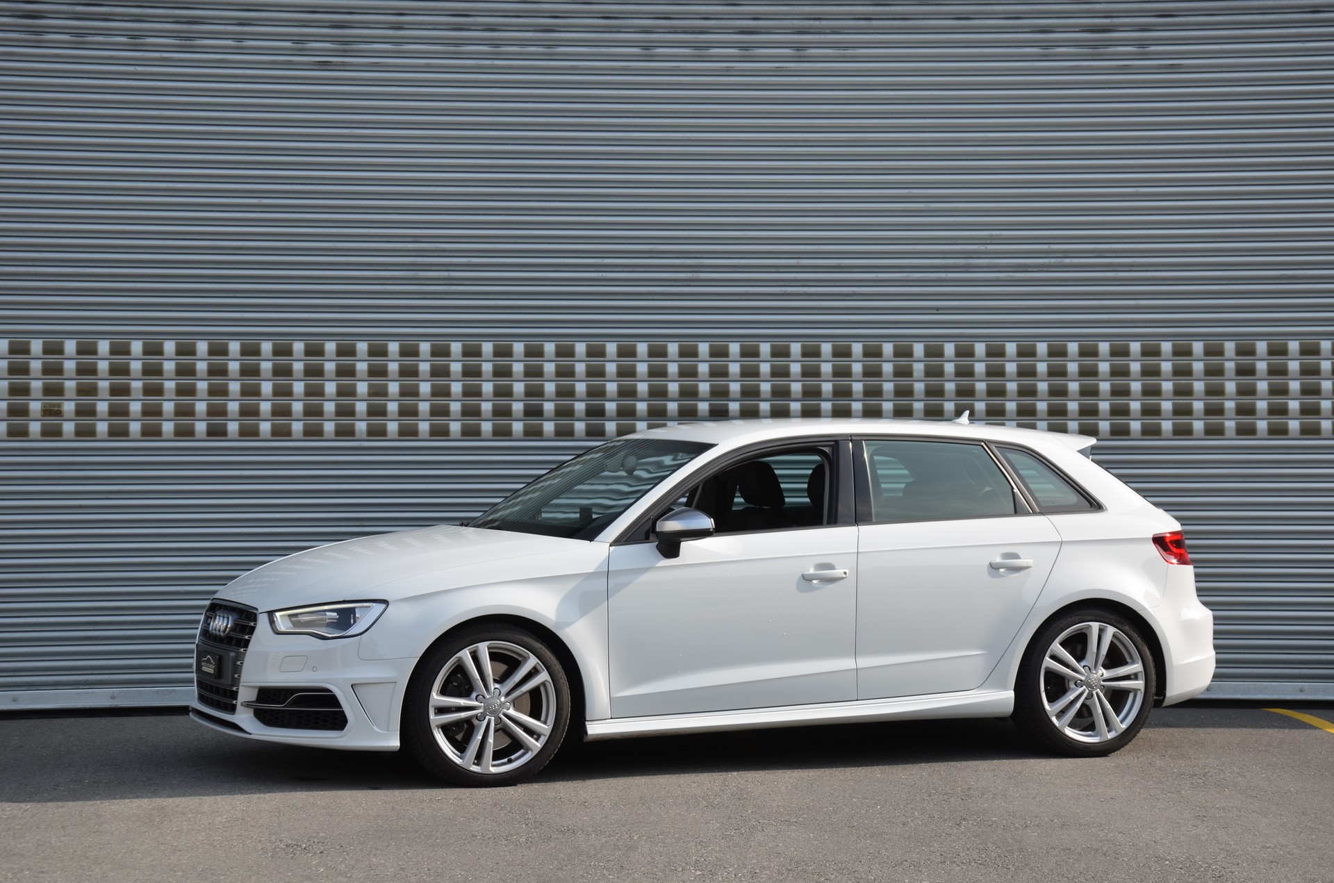 AUDI S3 Sportback 2.0 TFSI quattro S-tronic-showroom-element-1