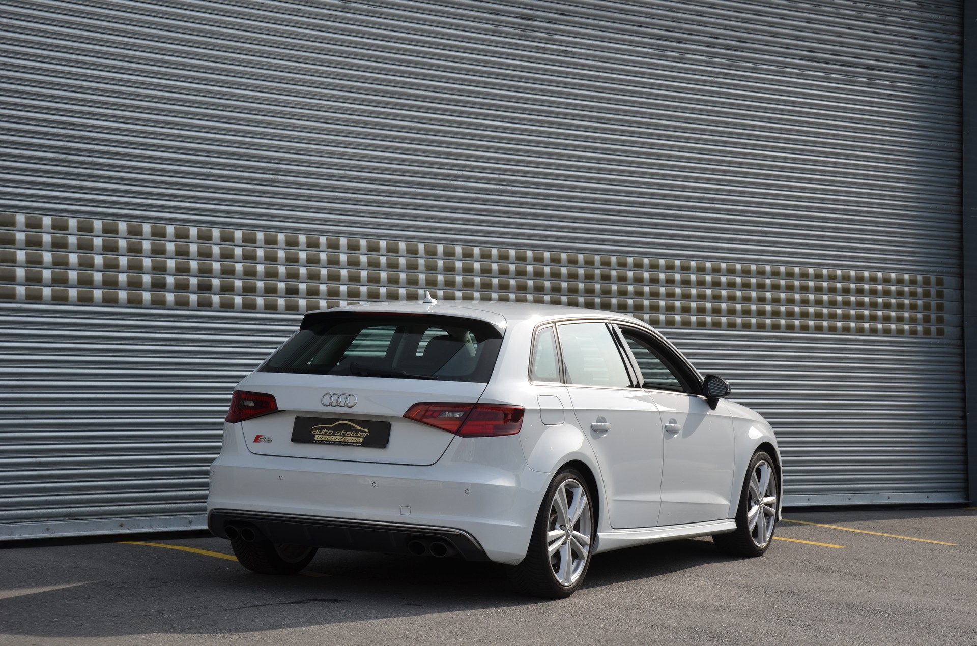 AUDI S3 Sportback 2.0 TFSI quattro S-tronic-showroom-element-2