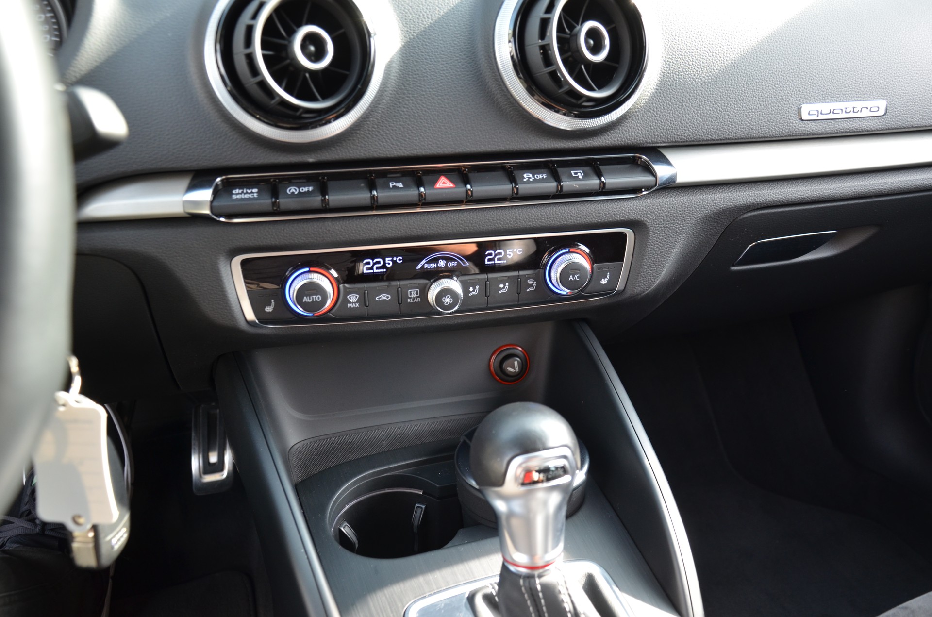 AUDI S3 Sportback 2.0 TFSI quattro S-tronic-image-17