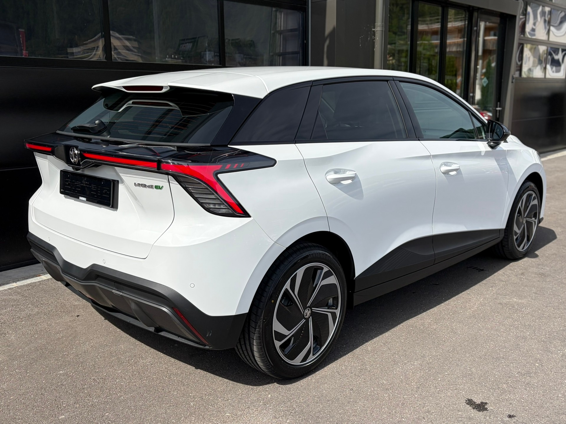 MG 4 EV 64kWh Premium-image-6