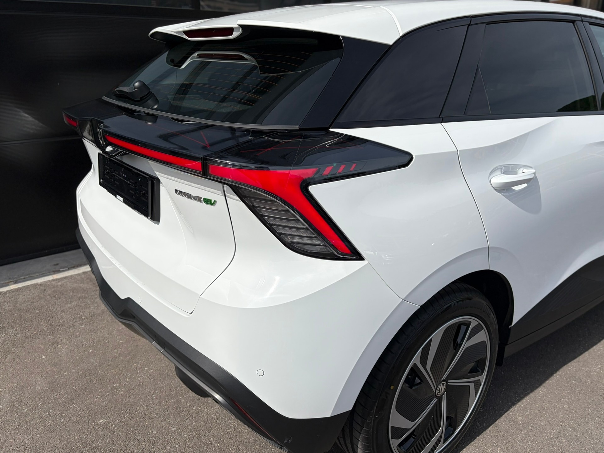 MG 4 EV 64kWh Premium-image-5