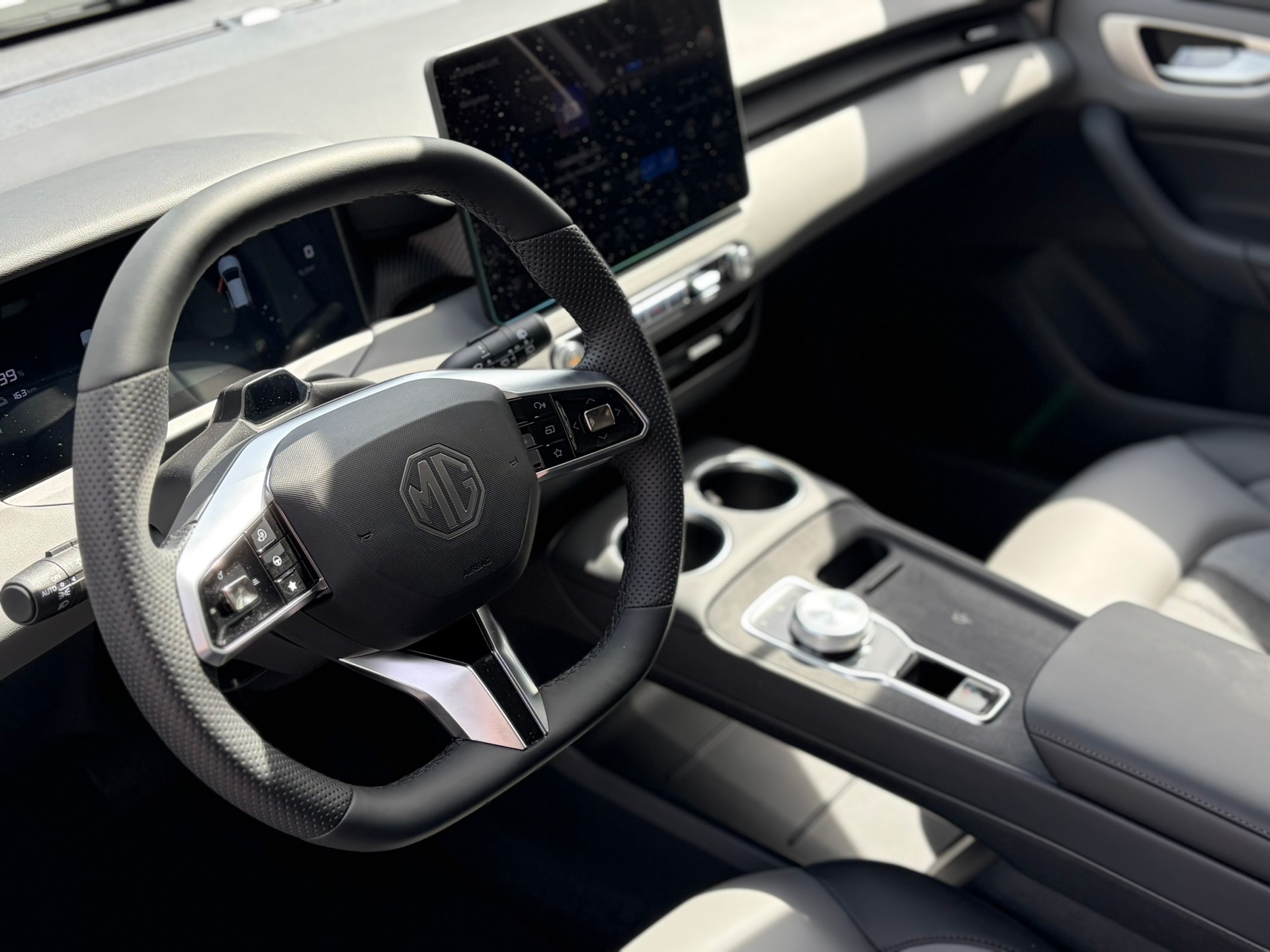 MG 4 EV 64kWh Premium-image-9