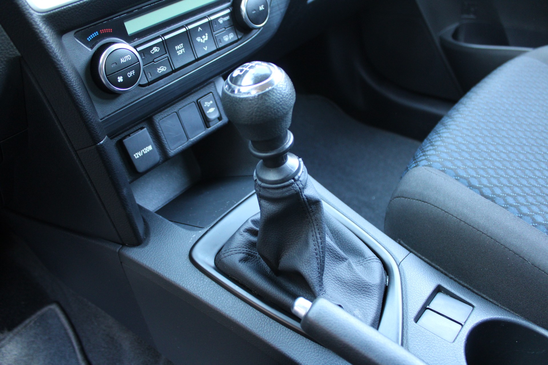TOYOTA Auris 1.6 Luna-image-10