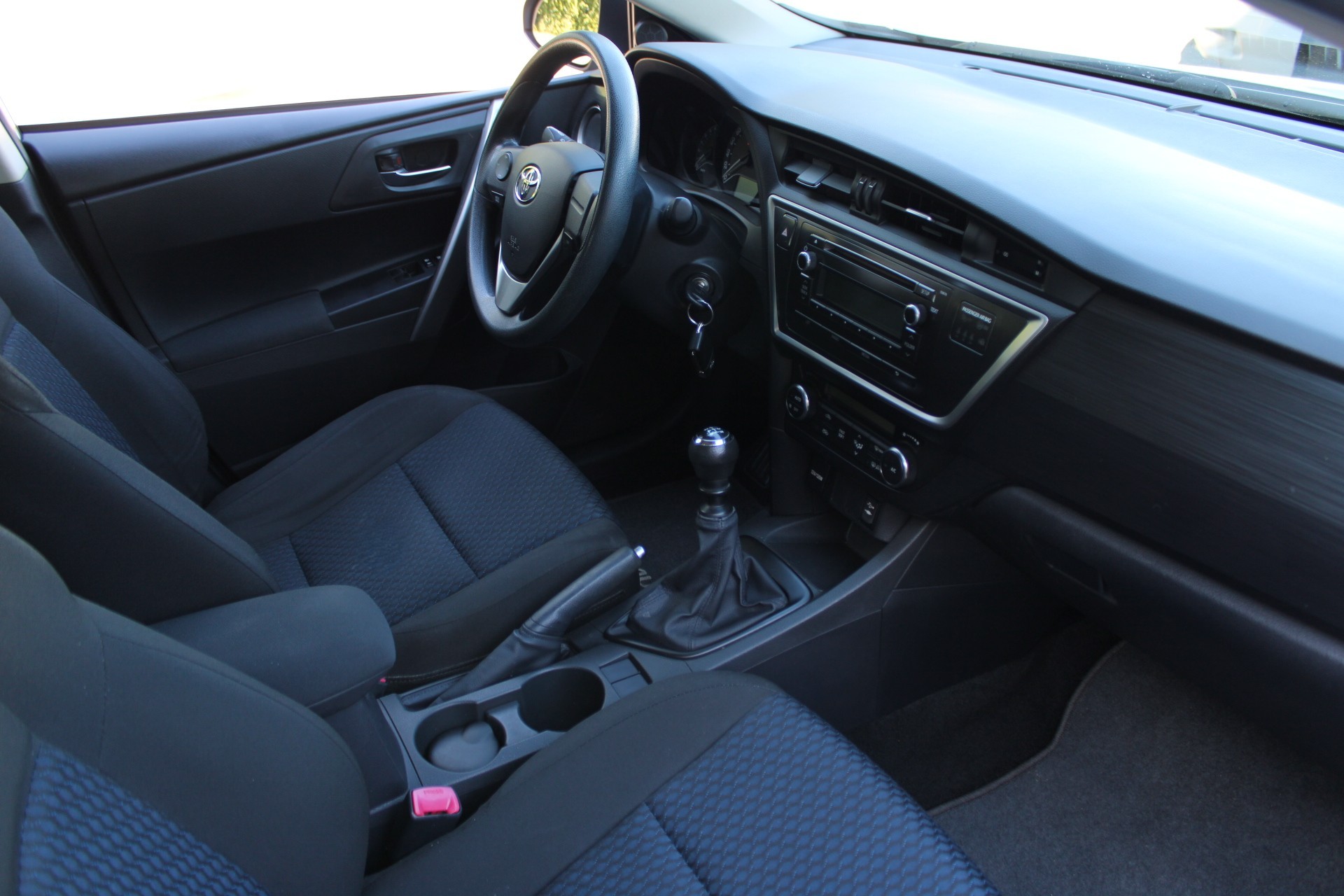TOYOTA Auris 1.6 Luna-image-5
