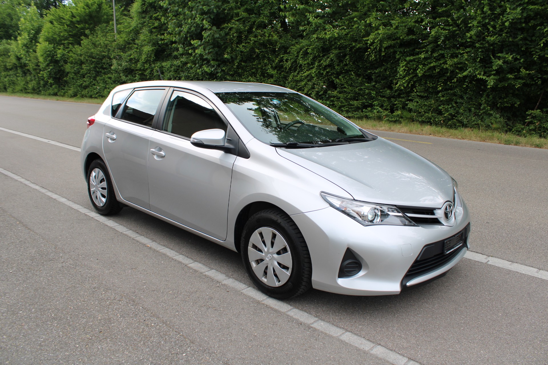 TOYOTA Auris 1.6 Luna-showroom-element-2