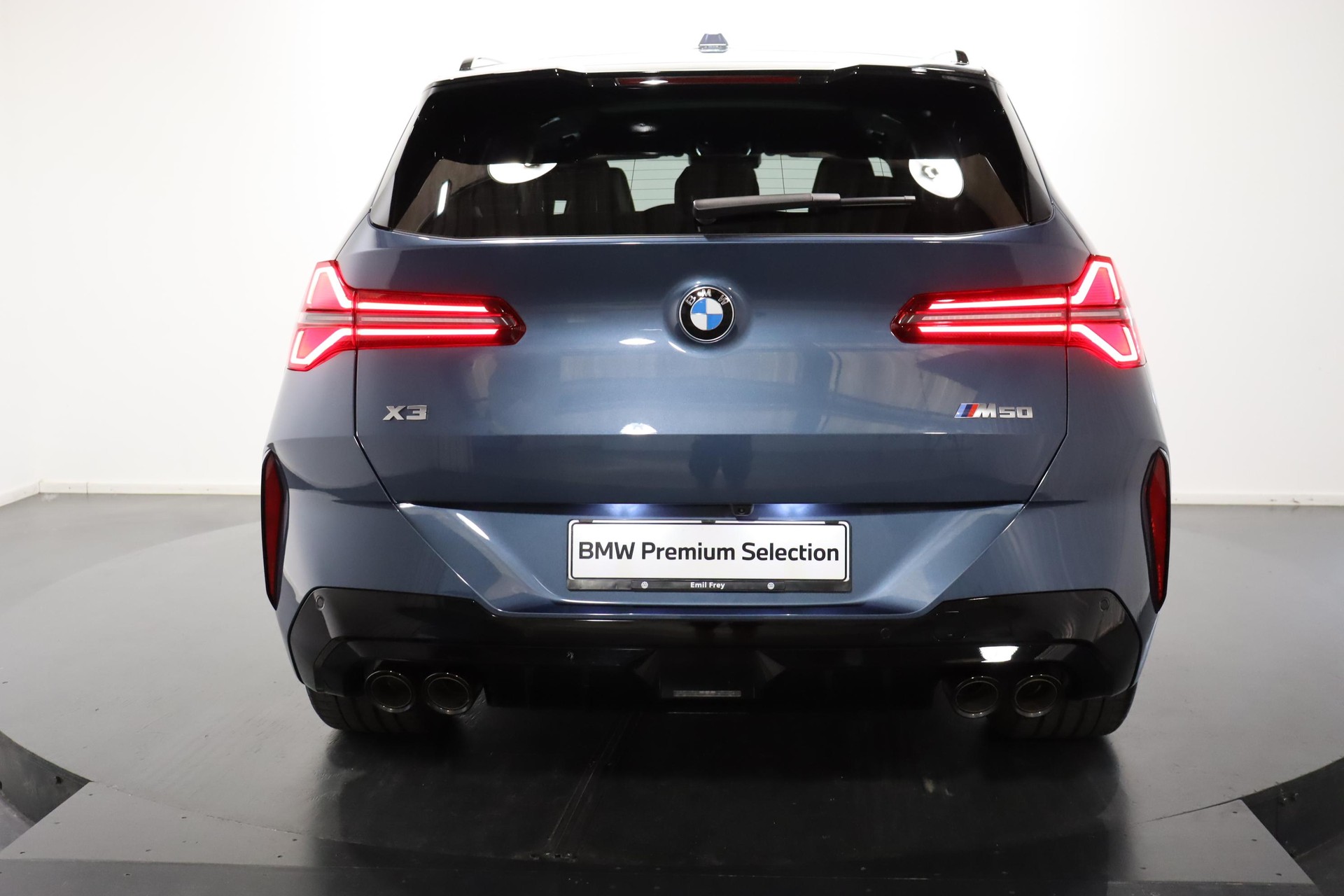 BMW X3 M50i-showroom-element-2