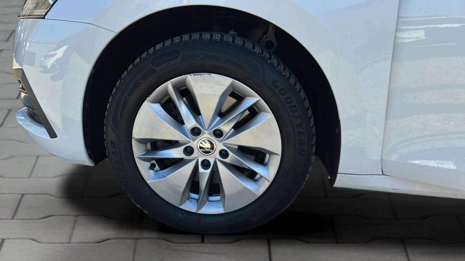SKODA Octavia Combi 2.0 TDI Ambition 4x4 DSG 150PS mit AHK-image-25