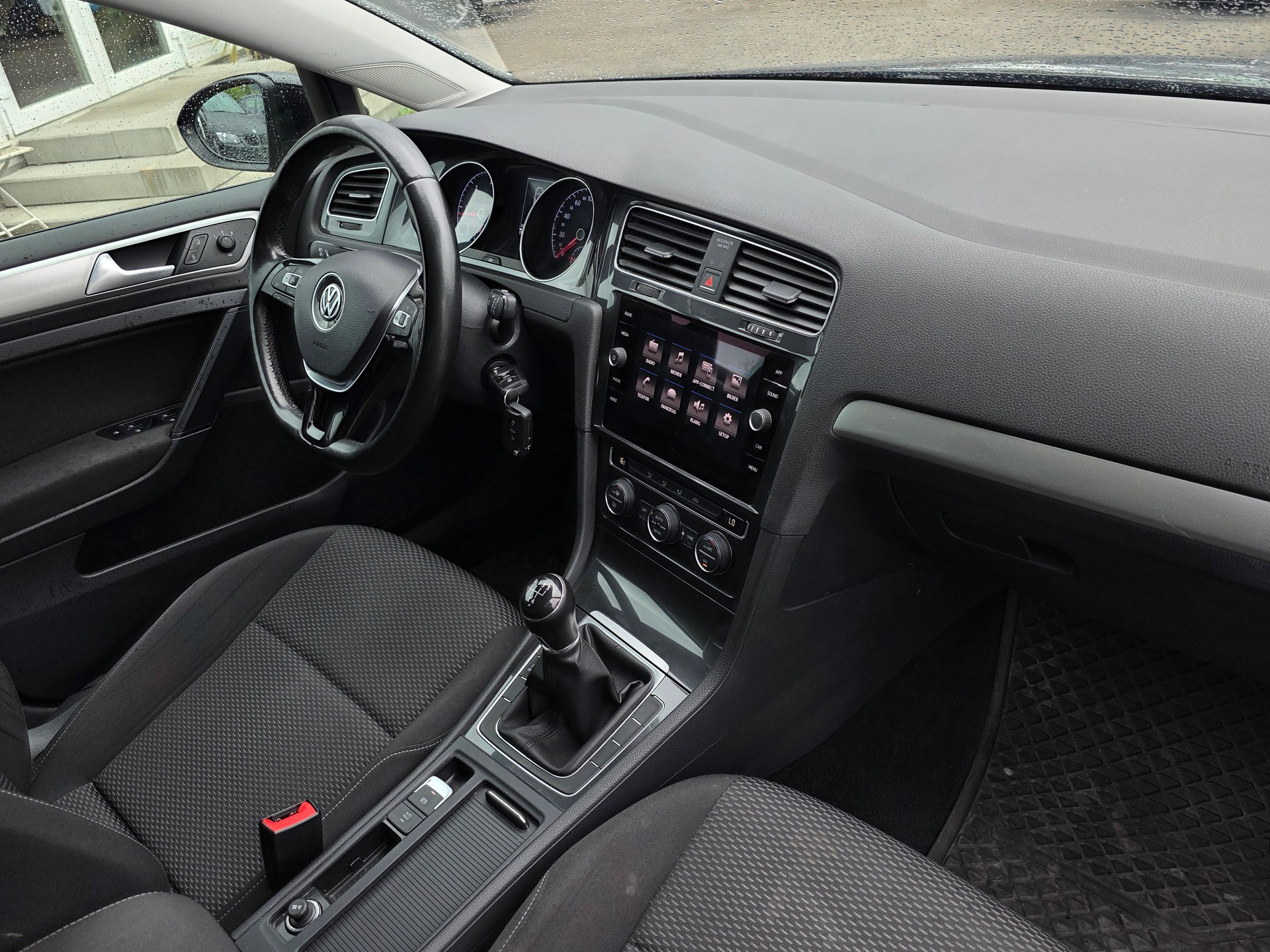 VW Golf 2.0 TDI Comfortline ** Frisch ab MFK**-image-15