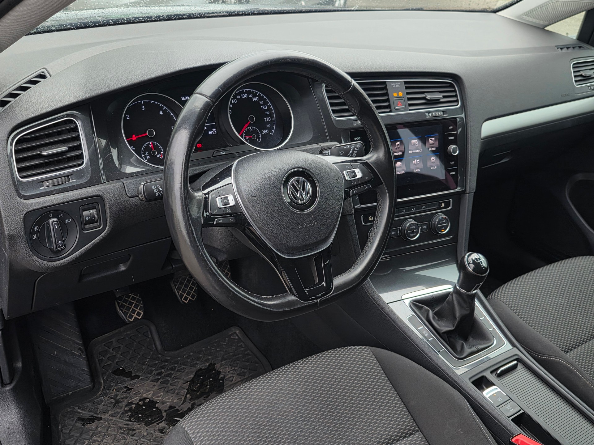 VW Golf 2.0 TDI Comfortline ** Frisch ab MFK**-image-9
