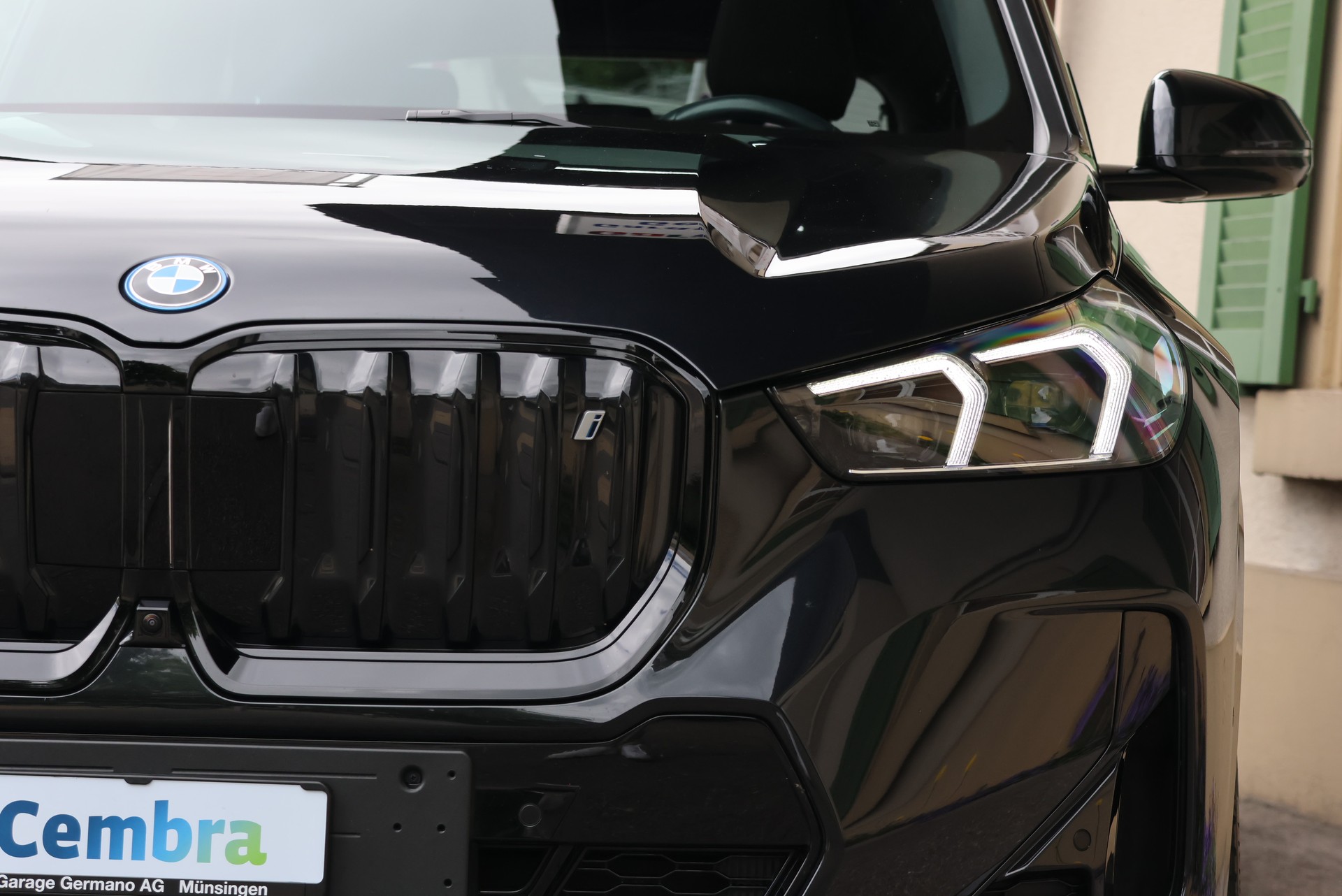 BMW iX1 xDrive 30 M Sport-showroom-element-2