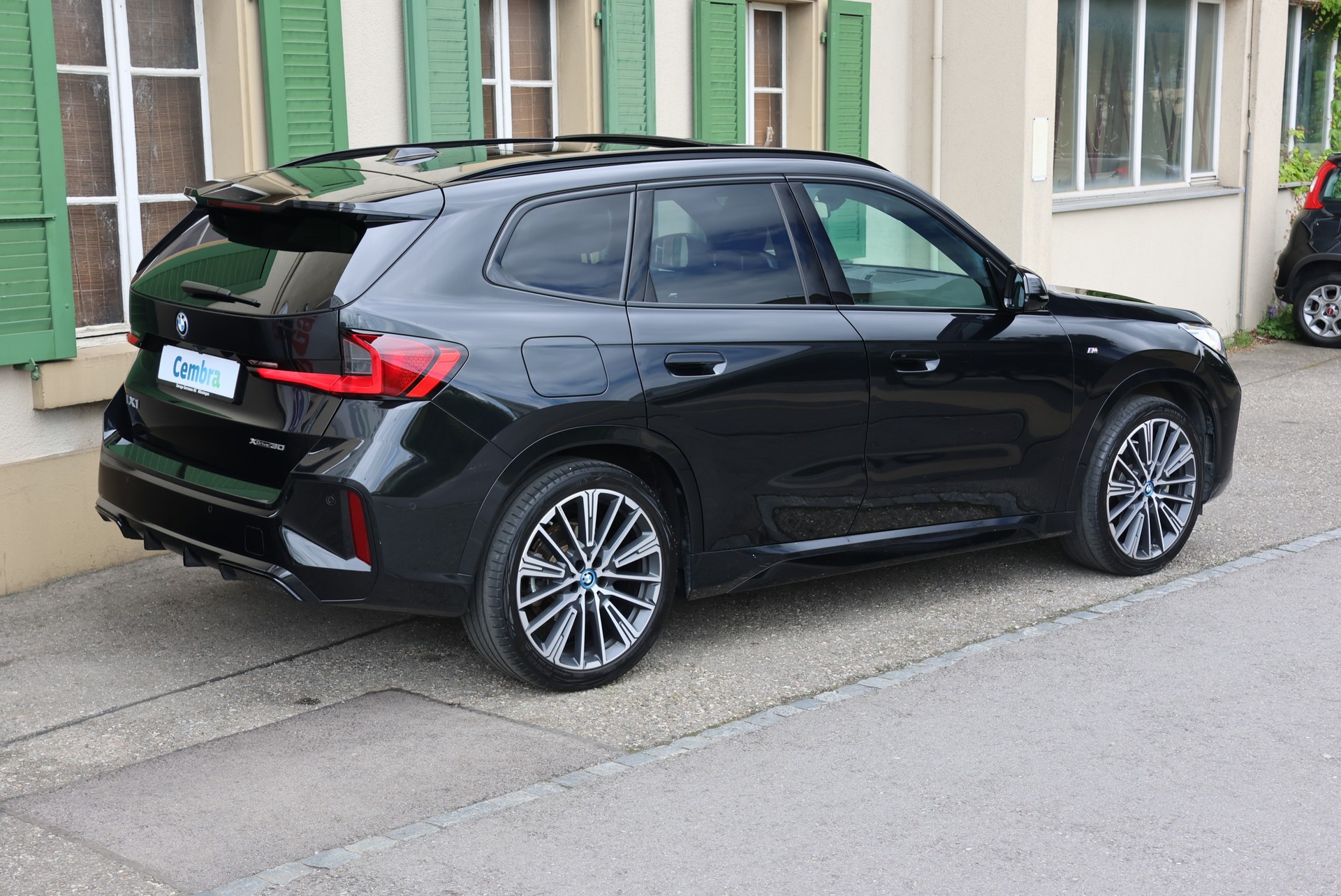 BMW iX1 xDrive 30 M Sport-image-5