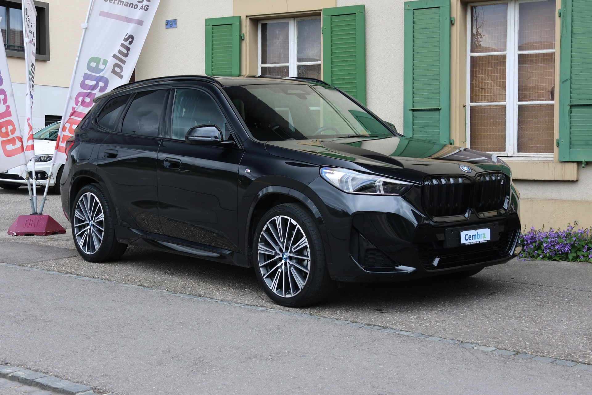 BMW iX1 xDrive 30 M Sport-showroom-element-3