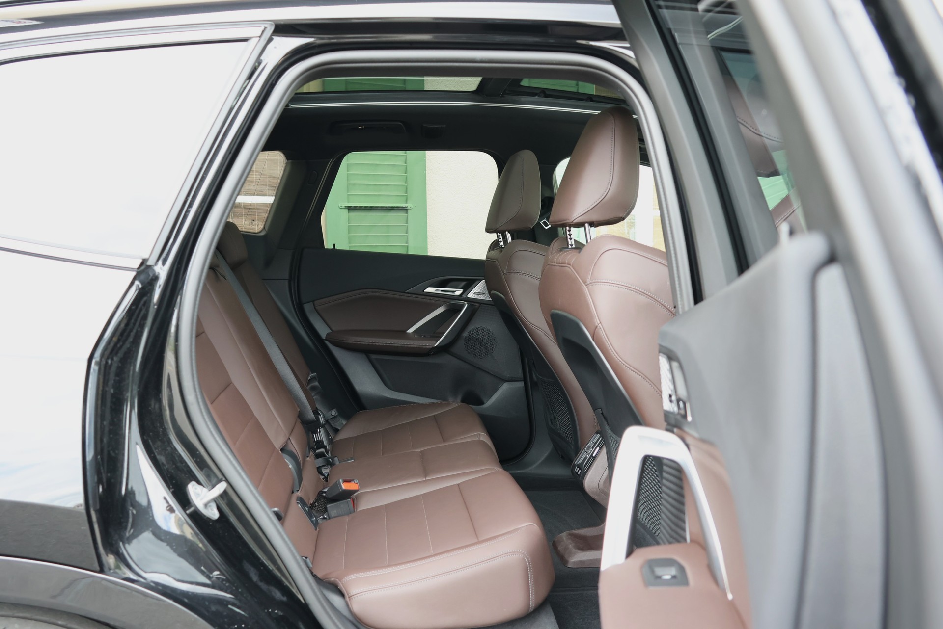 BMW iX1 xDrive 30 M Sport-image-11