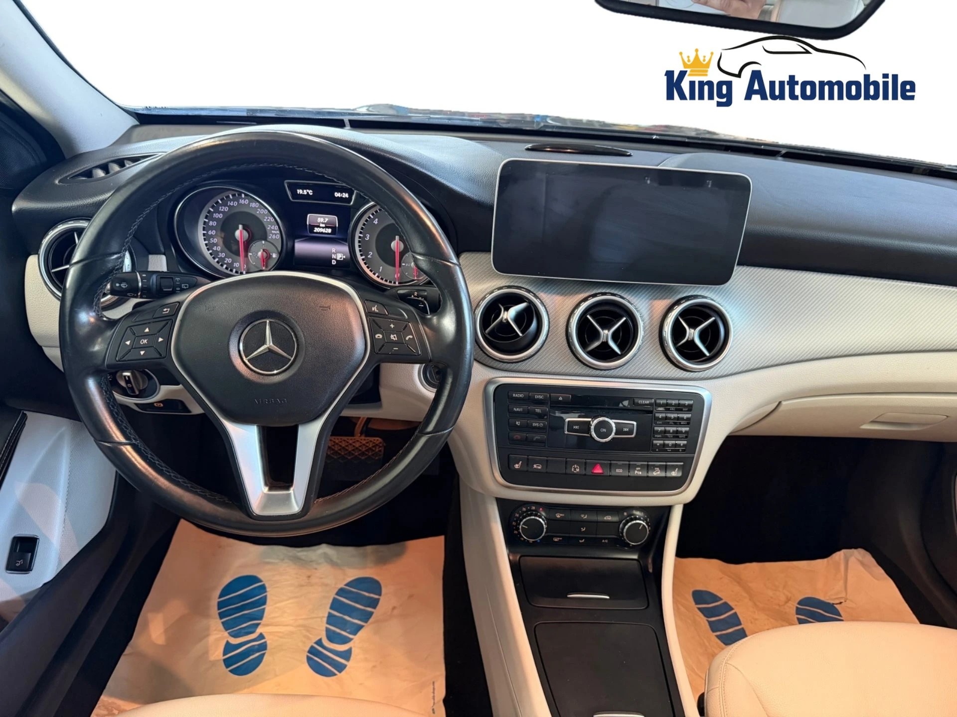 MERCEDES-BENZ GLA 250 4Matic 7G-DCT | Frisch MFK | Pano Dach | Leder | Carplay-image-12