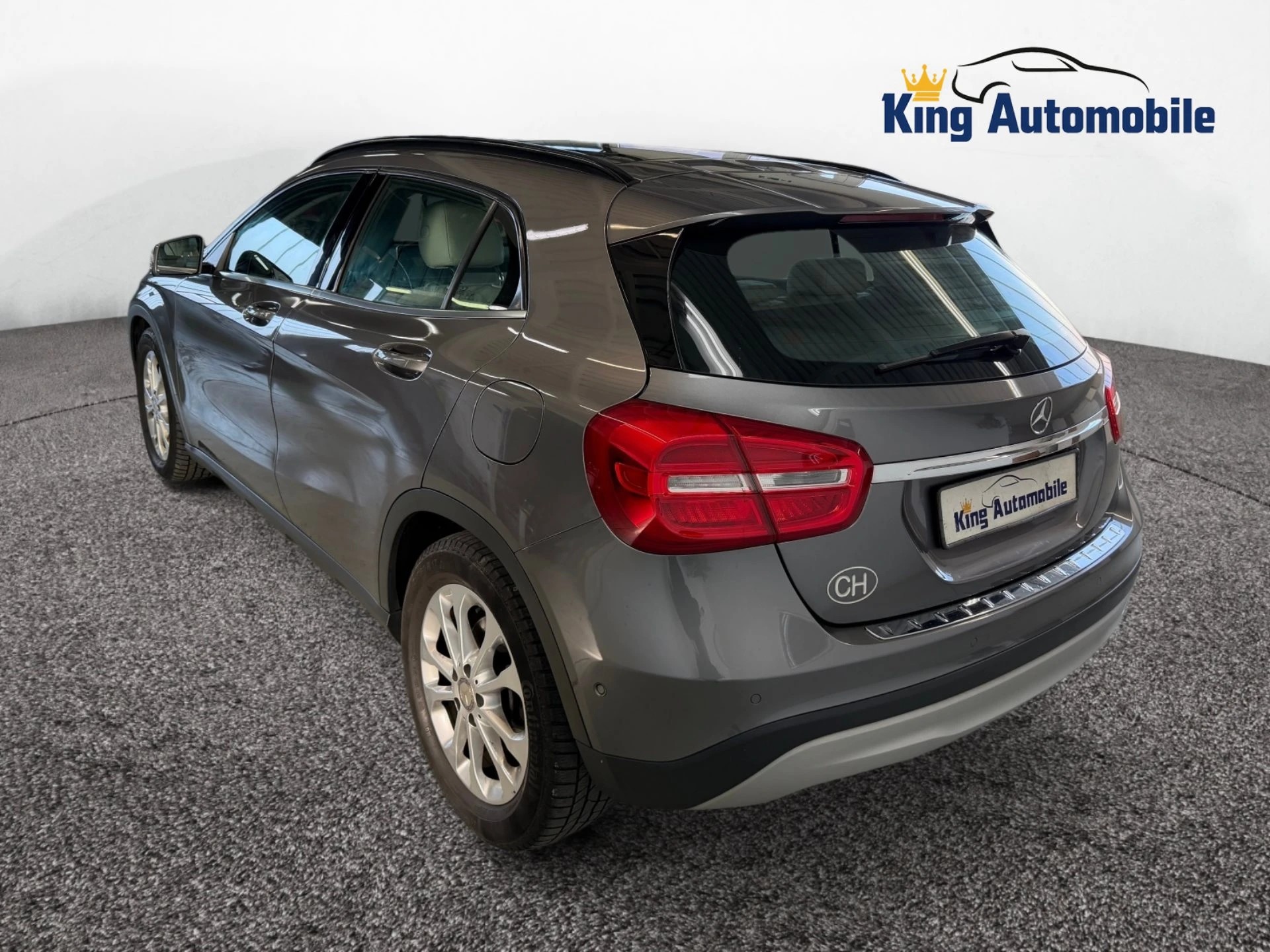MERCEDES-BENZ GLA 250 4Matic 7G-DCT | Frisch MFK | Pano Dach | Leder | Carplay-image-6